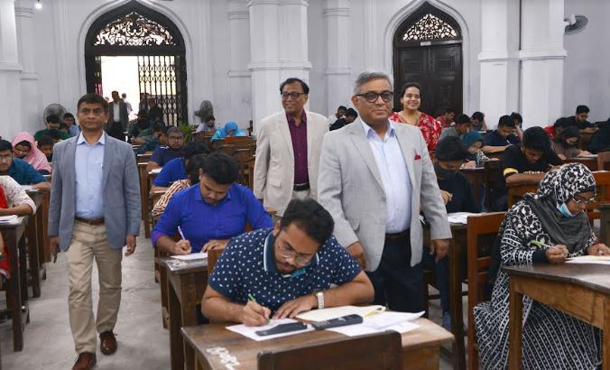 ঢাবিতে চট্টগ্রাম বিশ্ববিদ্যালয়ের ‘এ ইউনিট’-এর ভর্তি পরীক্ষা অনুষ্ঠিত