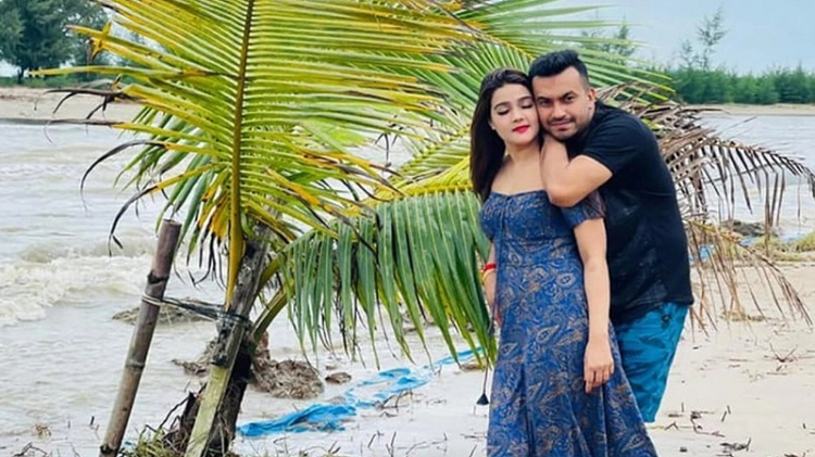 এক ‘এসএমএস’-এর জেরে মাহি চলে গেল : রকিব