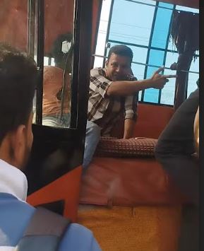 বাস ড্রাইভার কর্তৃক ইবি শিক্ষার্থীকে মারধরের অভিযোগ