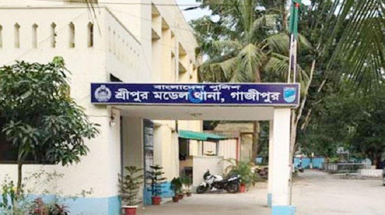 সড়কে ডাকাতি, ধরতে গিয়ে ডাকাতের কোপে পুলিশ সদস্য আহত