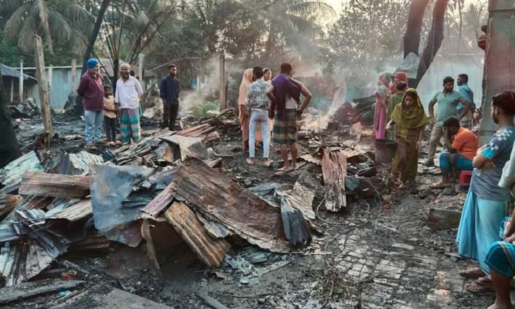 কর্ণফুলীতে ১৮ বসত ঘর ও গবাদি পশু পুড়ে ছাই
