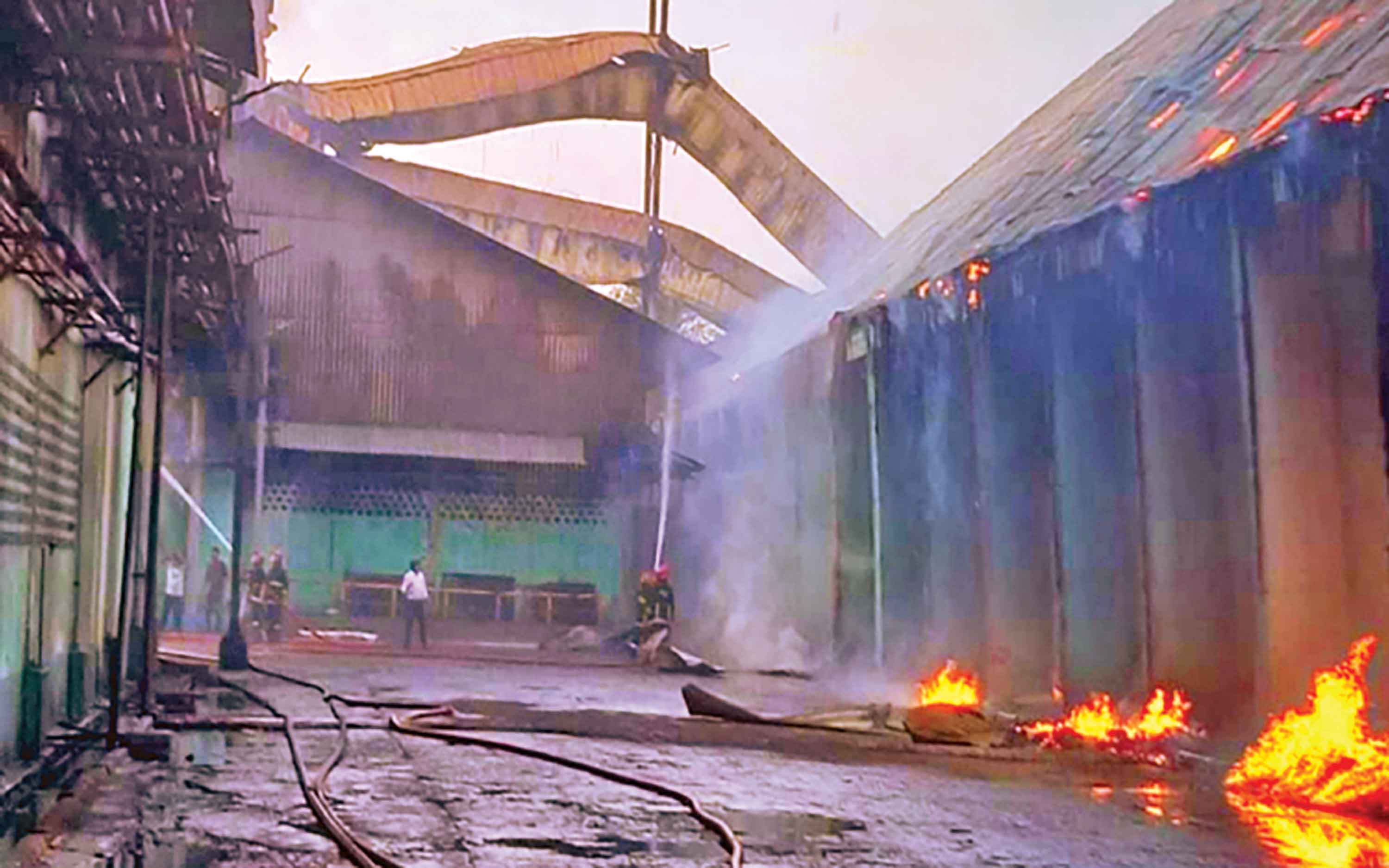 আগুন পুরোপুরি নির্বাপণ করতে লাগতে পারে আরও তিন দিন