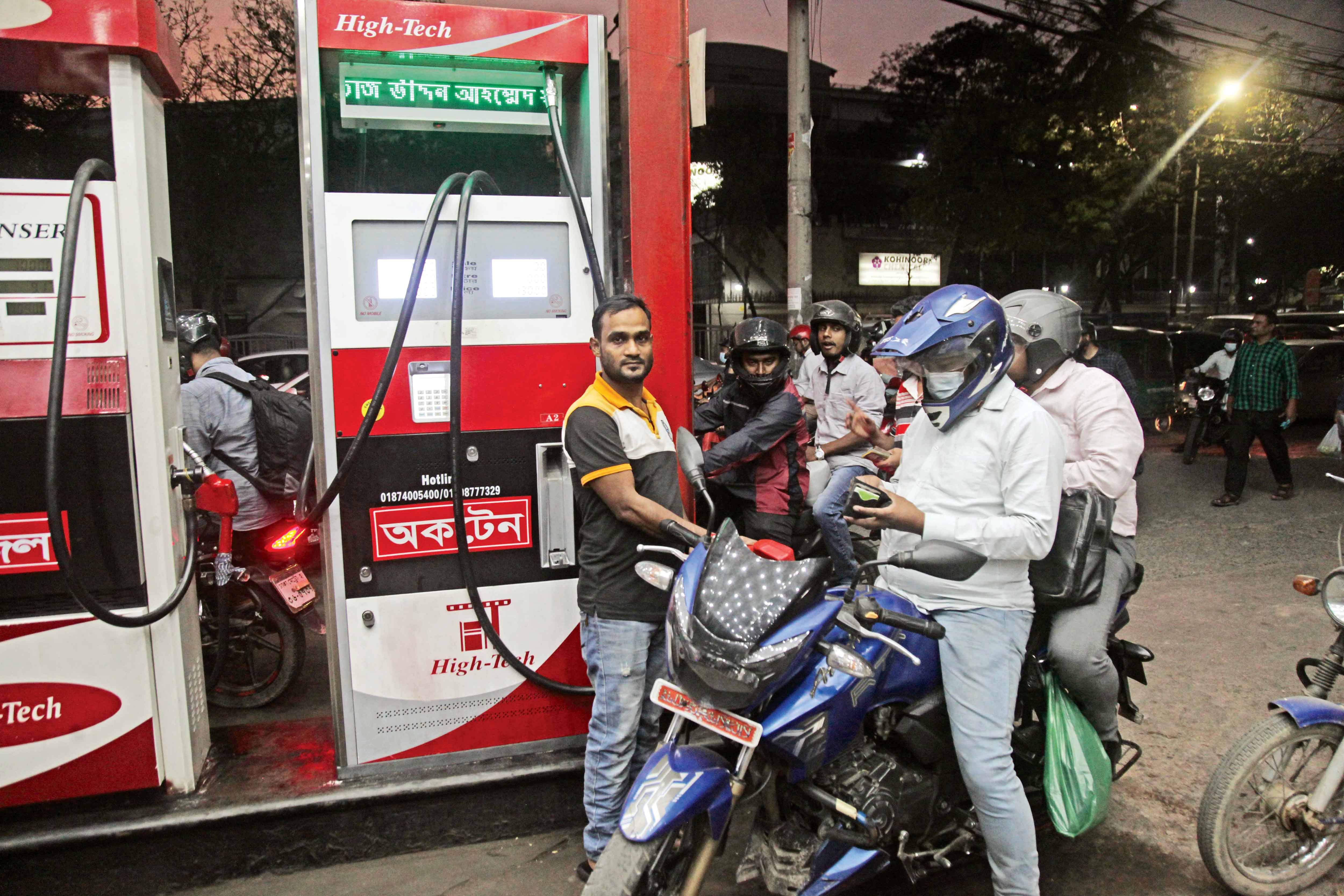 পেট্রোল কমল ৩ টাকা অকটেন ৪ টাকা