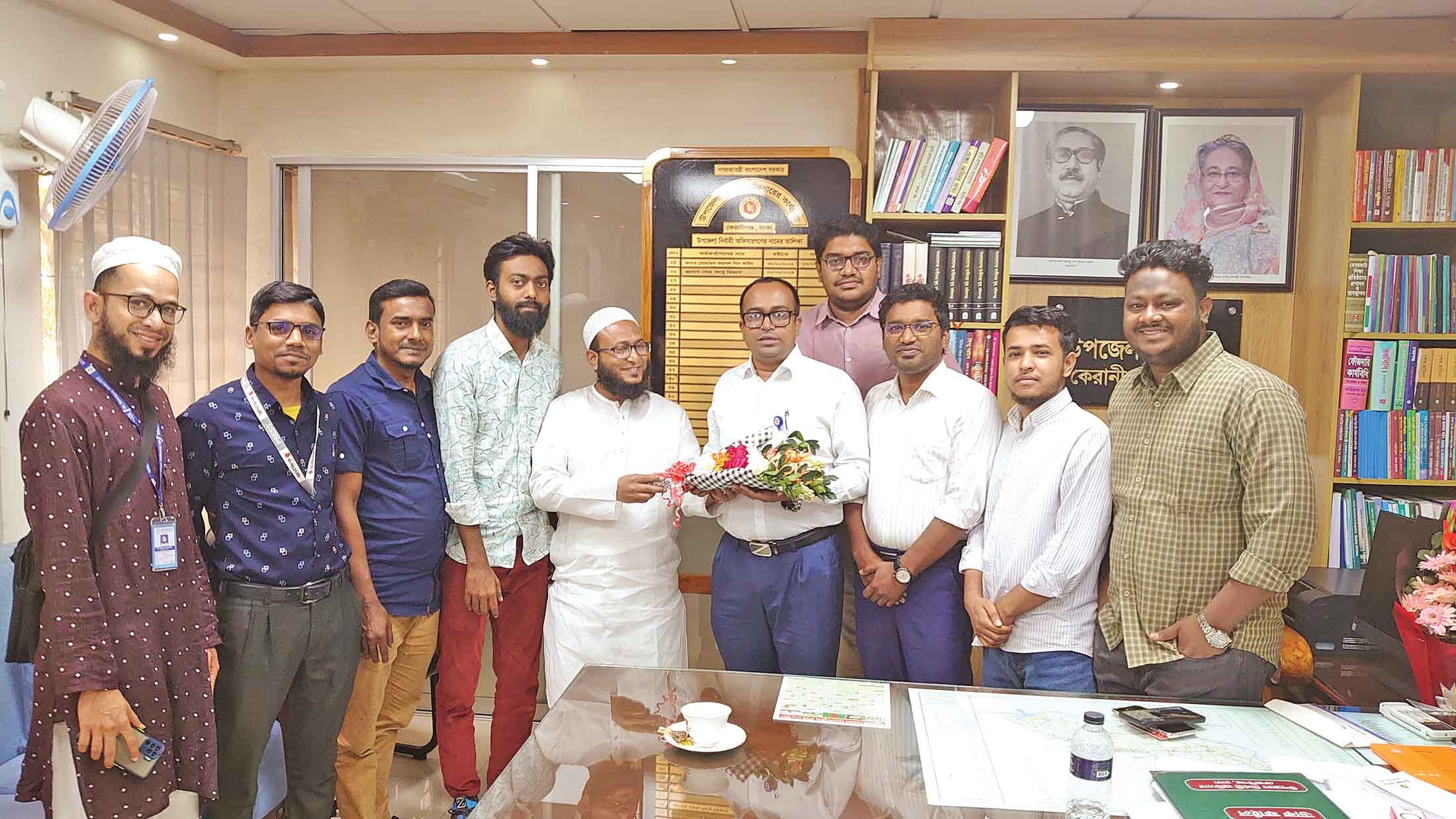উপজেলা নির্বাহী কর্মকর্তাকে ফুলেল শুভেচ্ছা