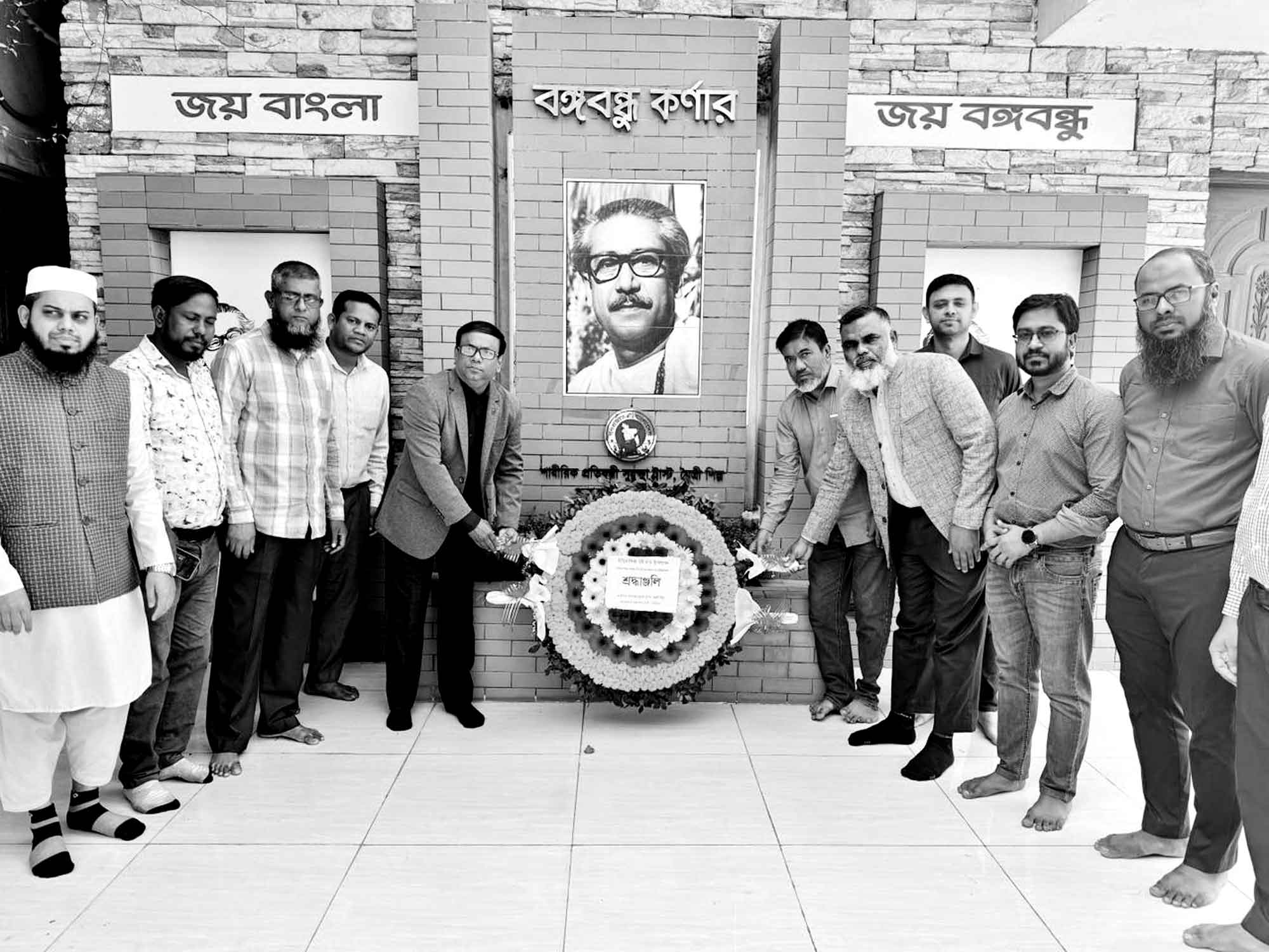 ঐতিহাসিক ৭ মার্চ উপলক্ষে বঙ্গবন্ধুর প্রতিকৃতিতে শ্রদ্ধা জানালেন মৈত্রী শিল্প টঙ্গীর নির্বাহী পরিচালক