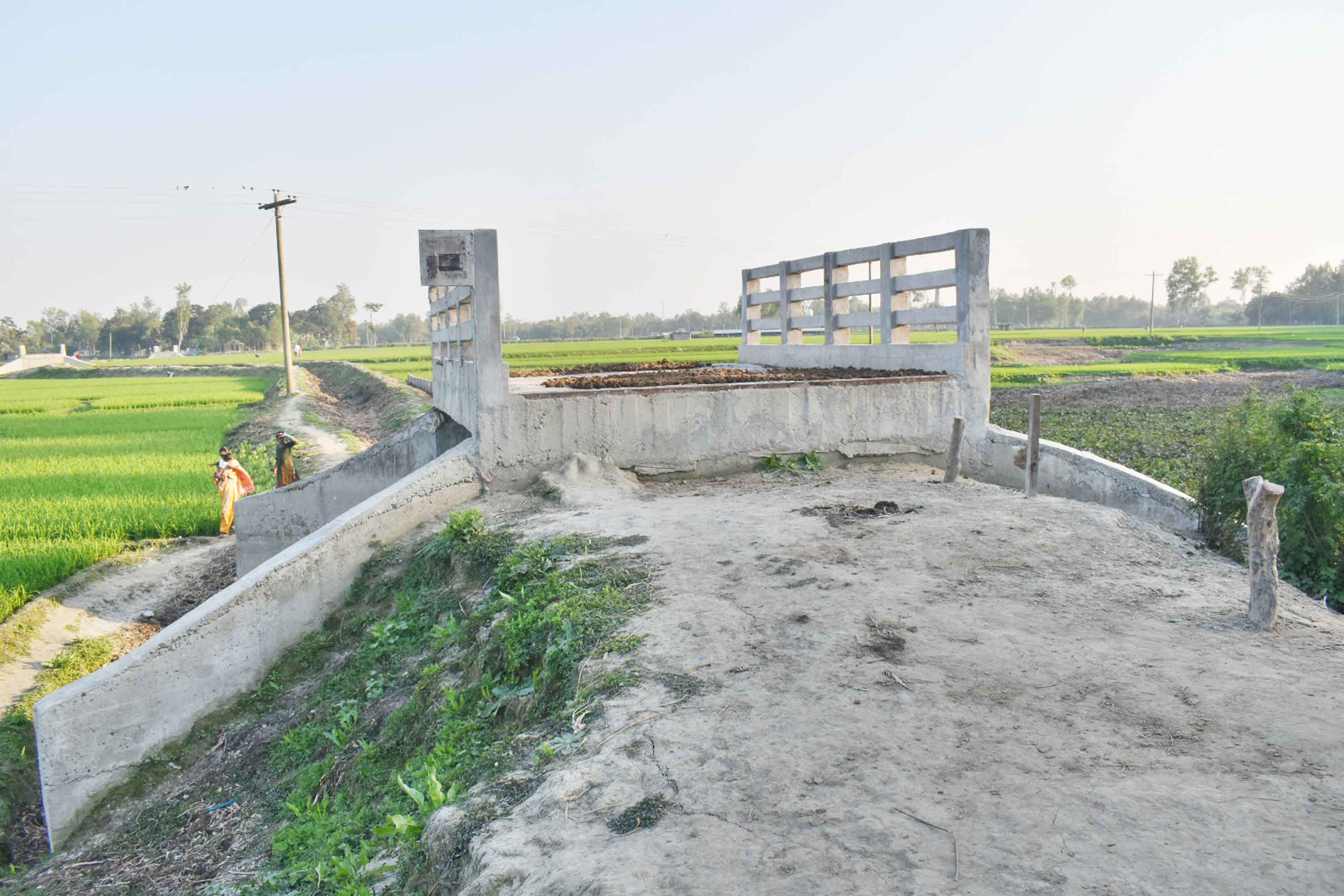 সারিয়াকান্দিতে সংযোগ সড়ক না থাকায় কাজে আসছে না ৩টি ব্রিজ