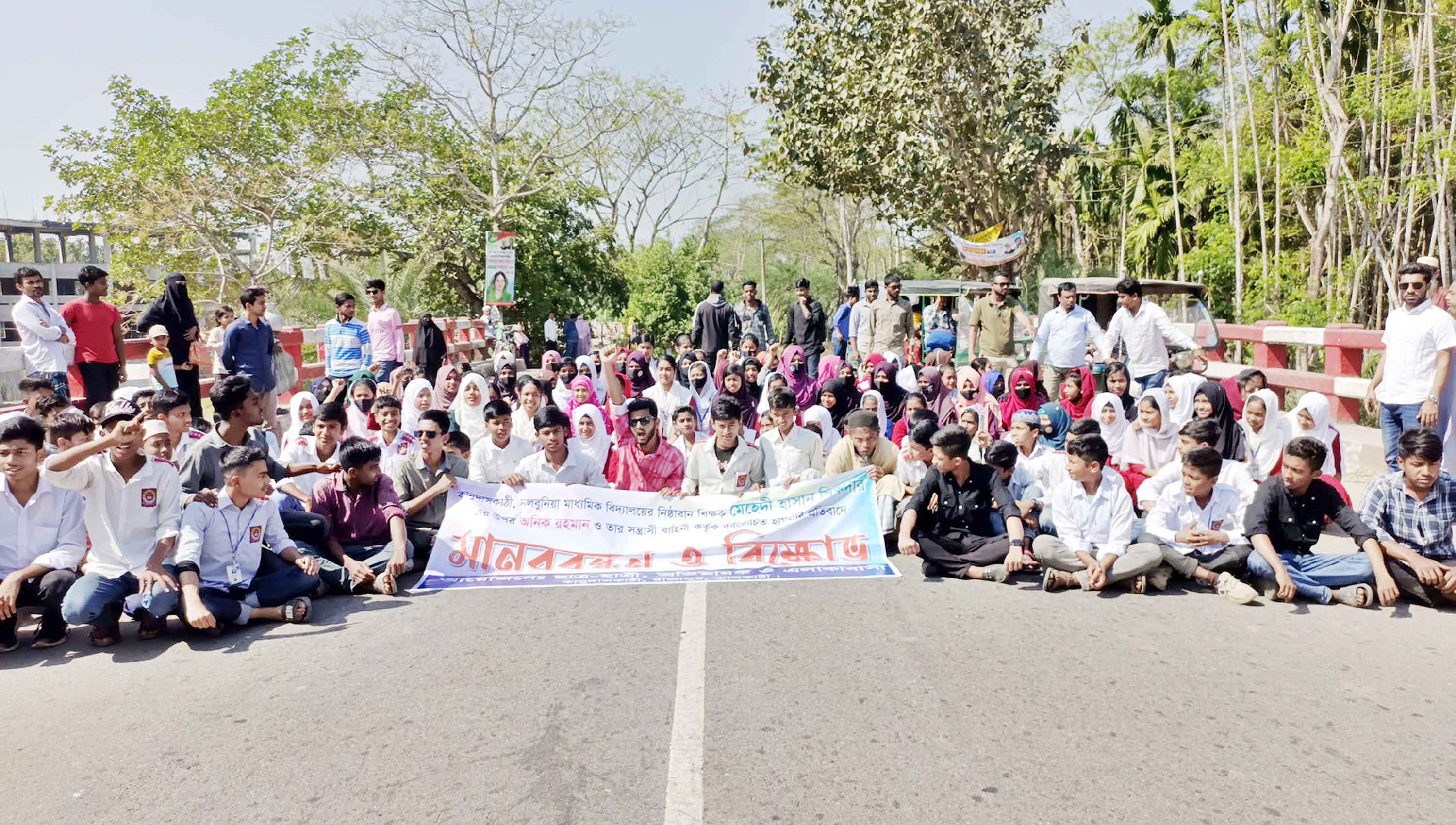 তিন জেলার সড়কে ঝরল ৩ প্রাণ