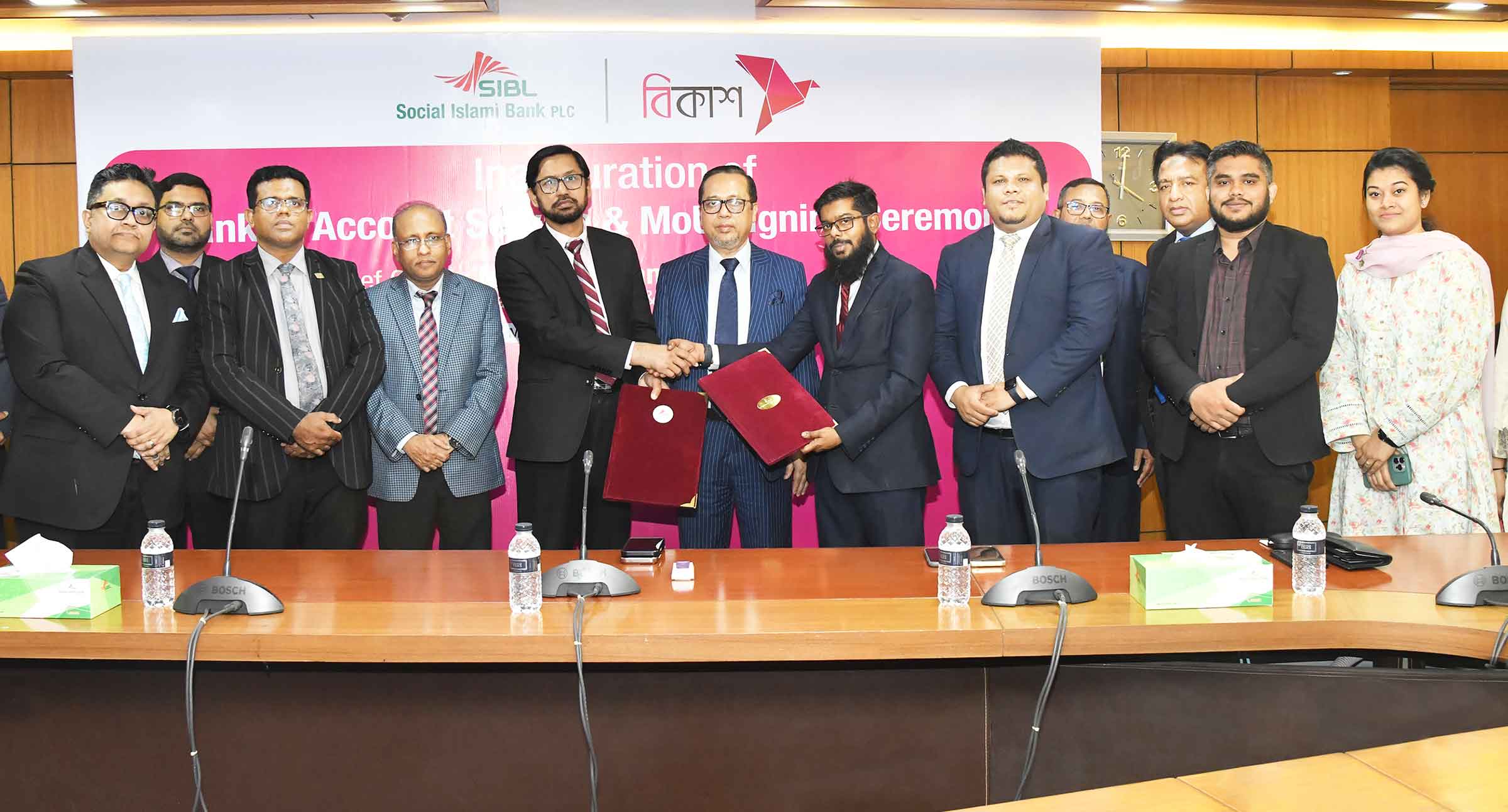 সোশ্যাল ইসলামী ব্যাংক ও বিকাশের মধ্যে সমঝোতা স্মারক
