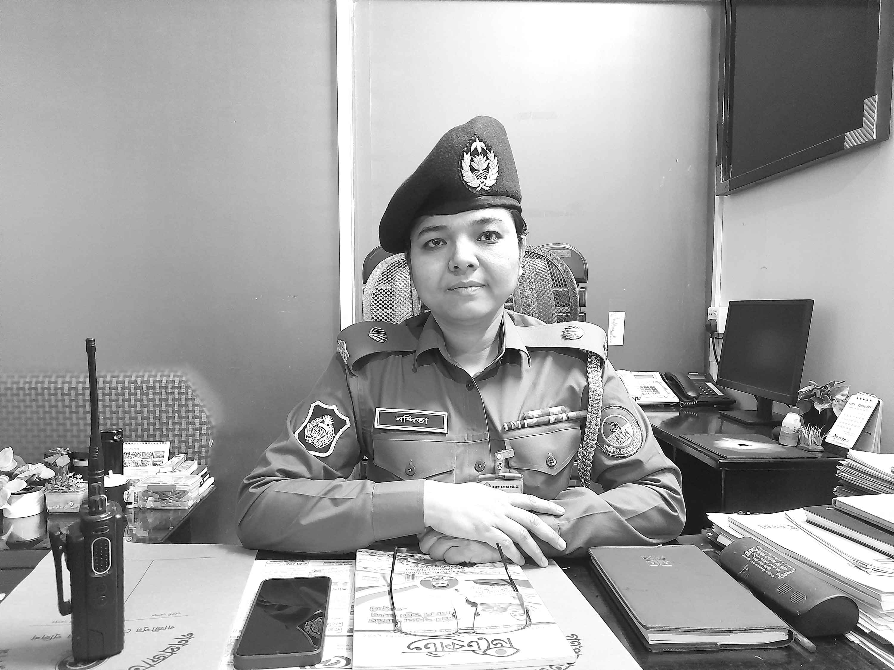 চিকিৎসক নন্দিতা এখন সাহসী পুলিশ অফিসার