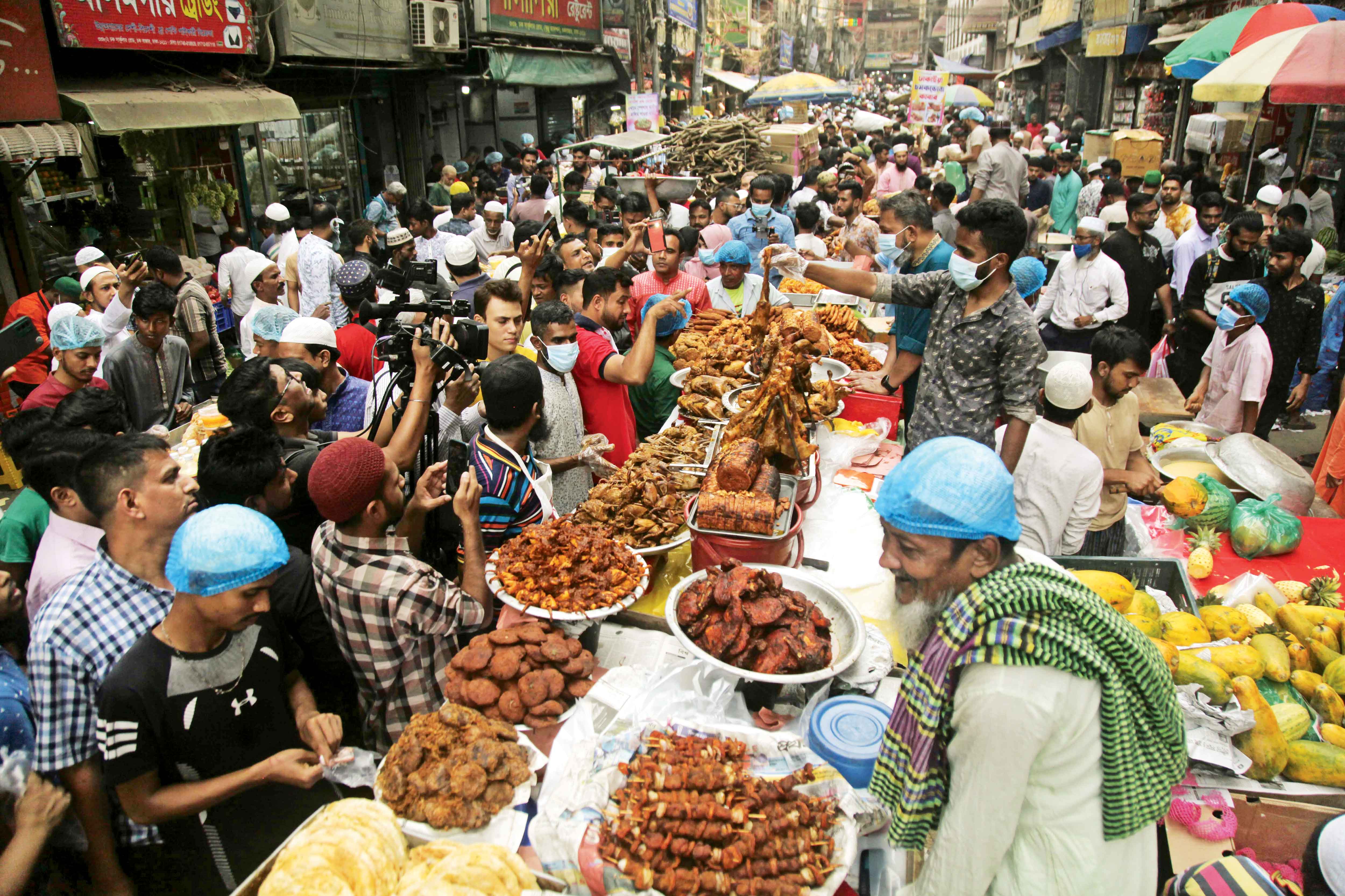 ইফতারির দাম আকাশছোঁয়া