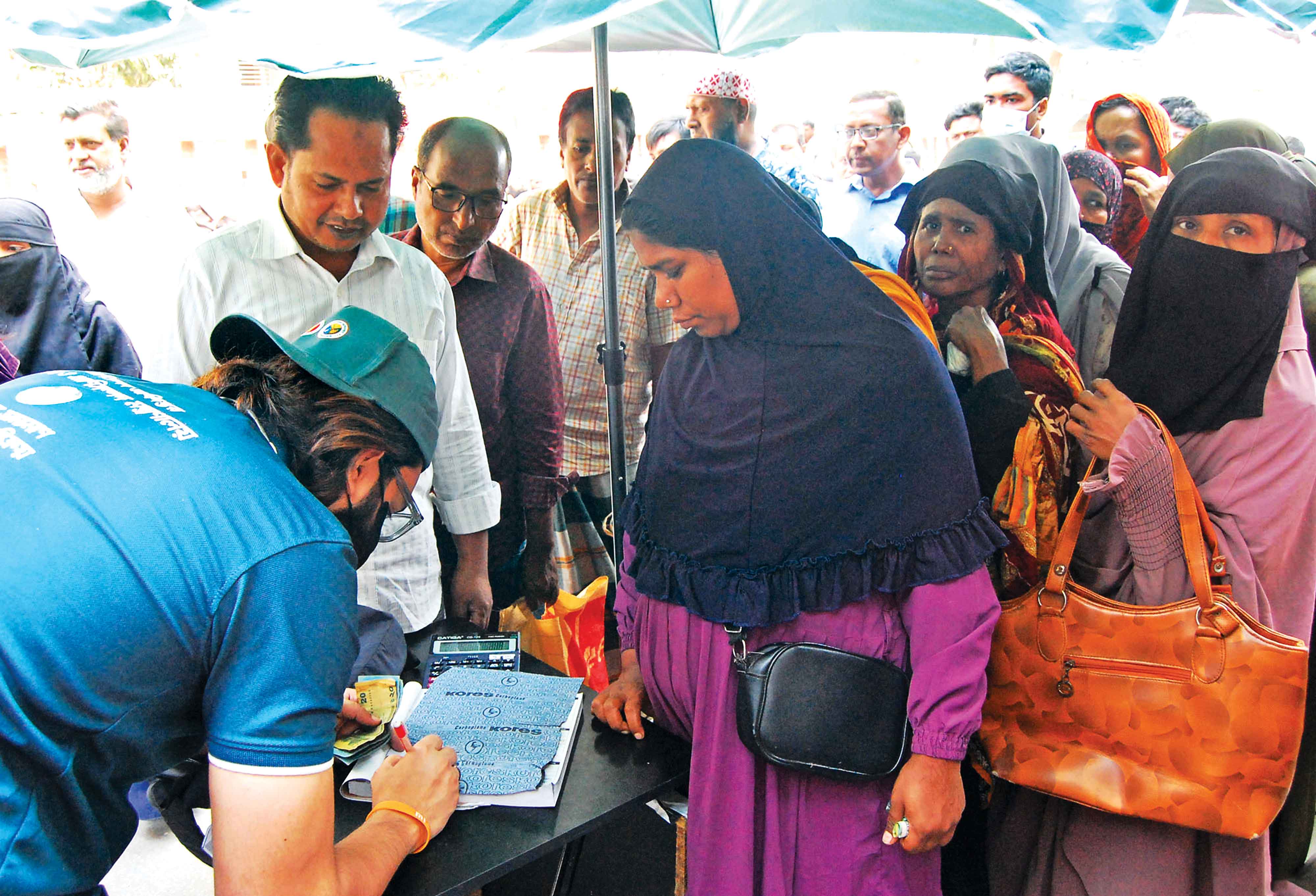 ৬০০ টাকায় গরুর মাংস খুশি সাধারণ ক্রেতারা