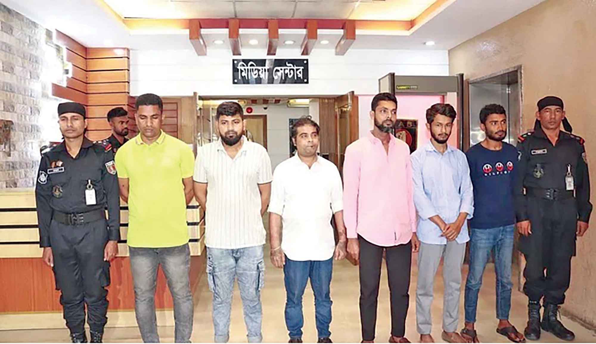 নিজেরাই অস্ত্র বানিয়ে বিক্রি করত চক্রটি