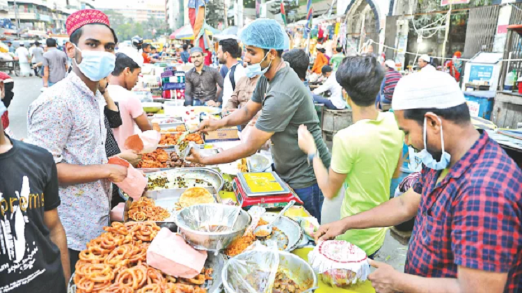 ইফতারির দাম আকাশ ছোঁয়া