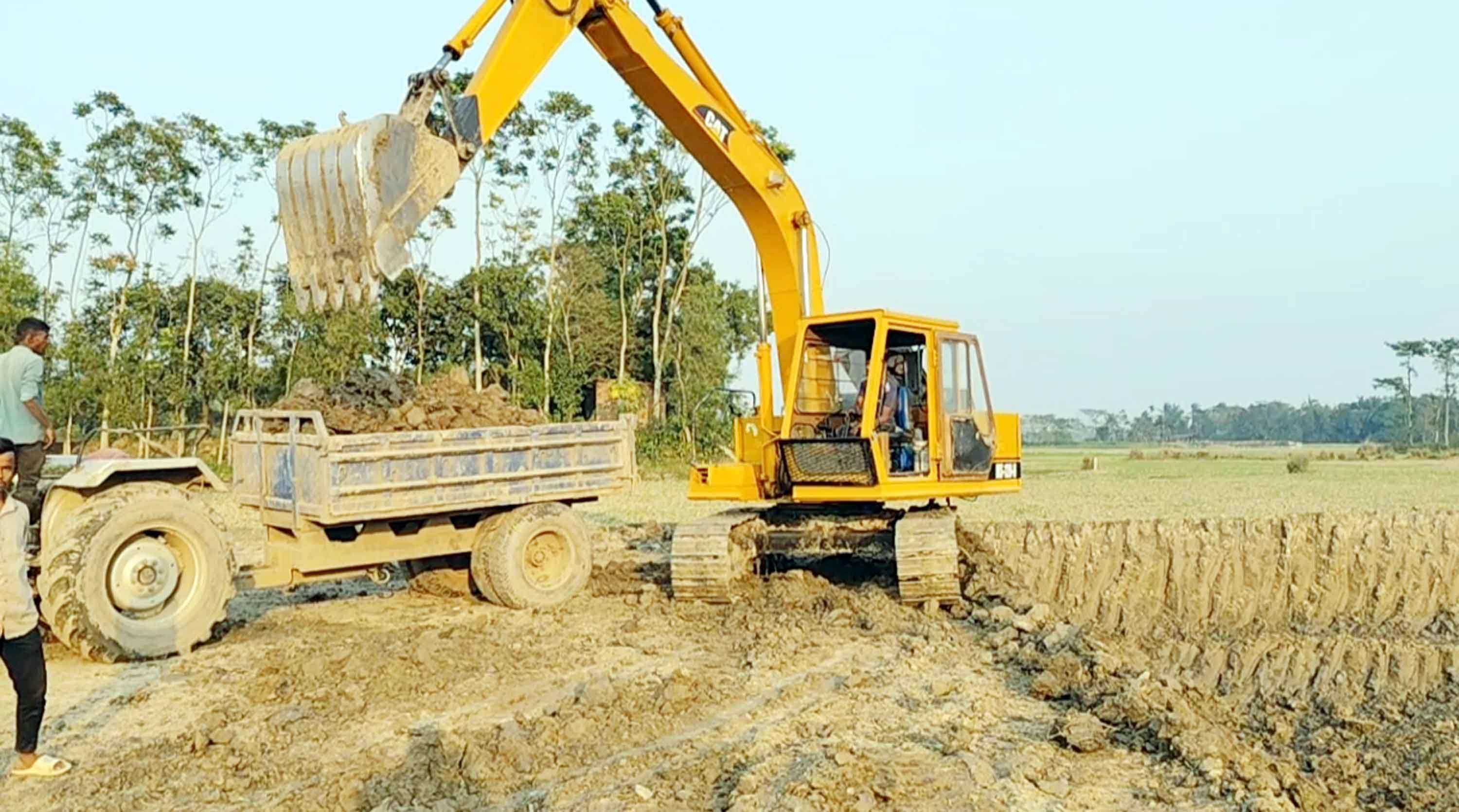 ভেদরগঞ্জে পুকুর খননের হিড়িক, কমছে কৃষি জমি
