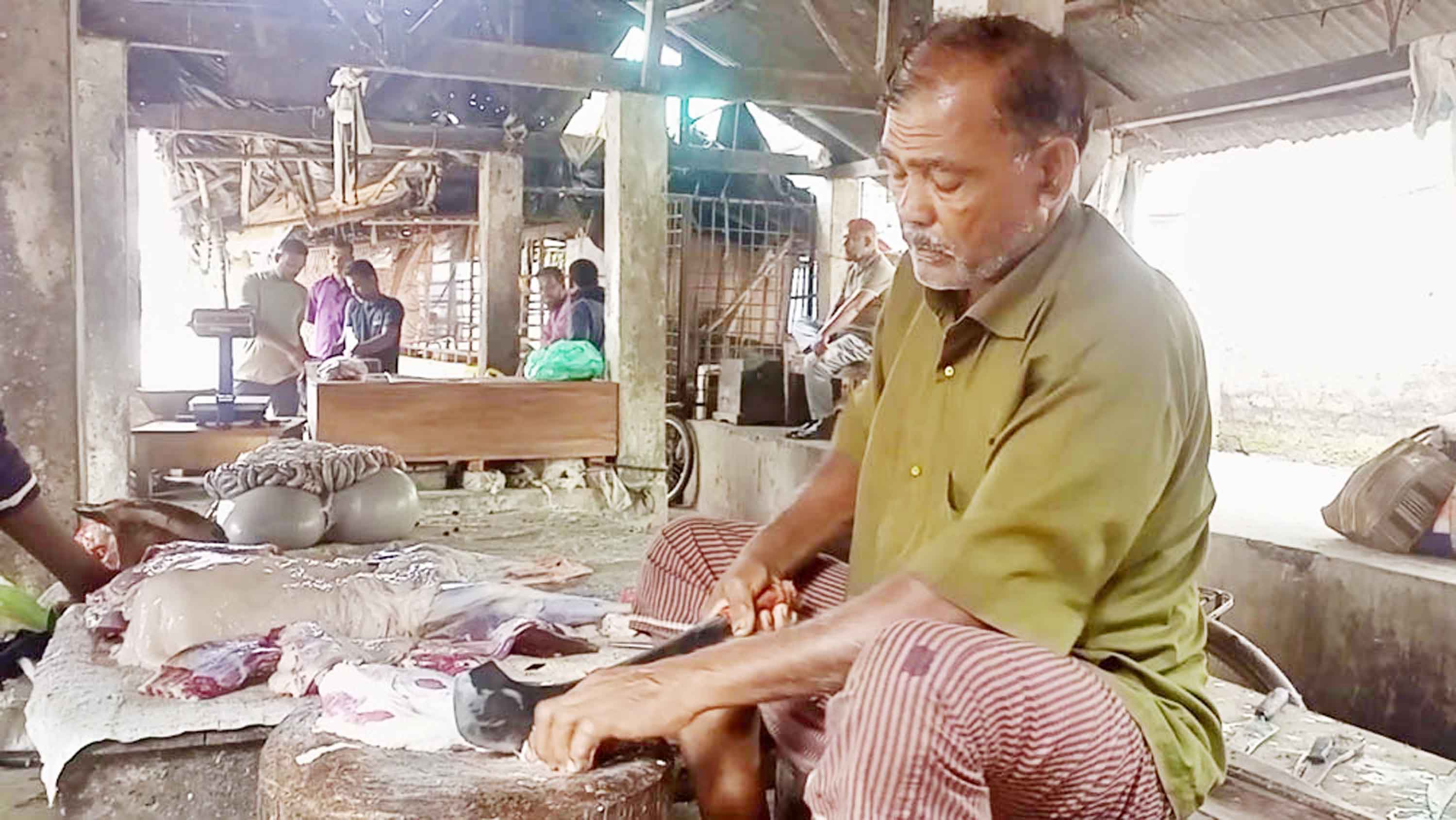 প্রশাসনের আদেশ উপেক্ষিত গাংনীতে কসাইদের হাতে মাংসের দর নিয়ন্ত্রণ!