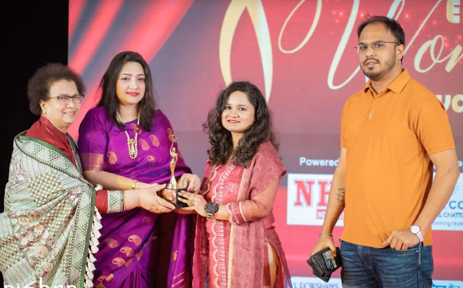 বেরোবির শিক্ষক কুন্তলা চৌধুরী পেলেন ইমার্জিং ওমেন এওয়ার্ড-২০২৪
