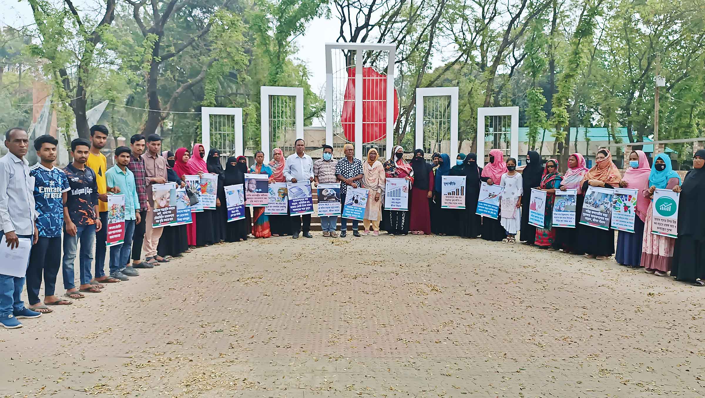 কর বৃদ্ধি, মামলা প্রত্যাহার ও গ্রেপ্তার দাবিতে দুই জেলায় মানববন্ধন