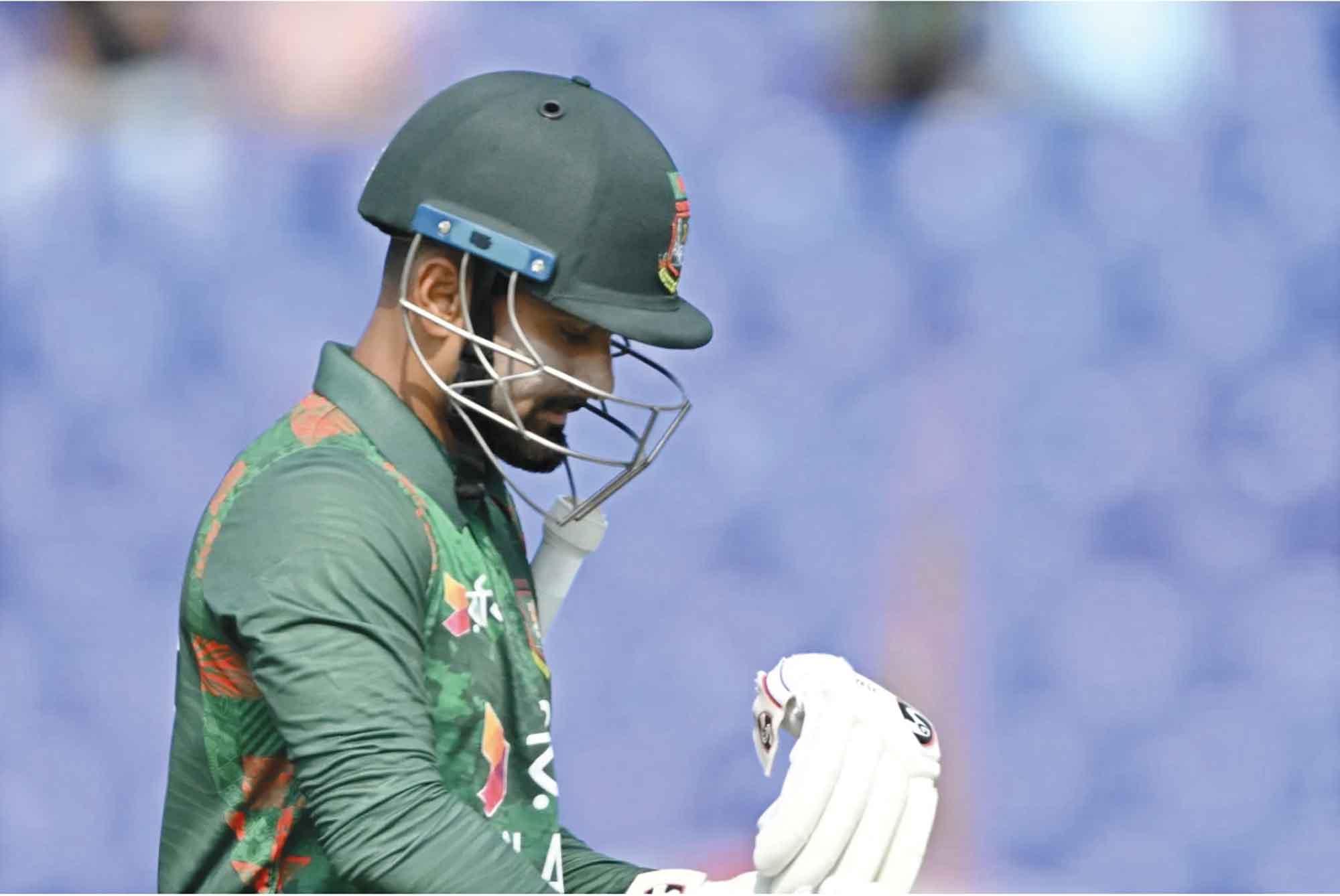 লজ্জার রেকর্ডের পেছনে ছুটছেন লিটন