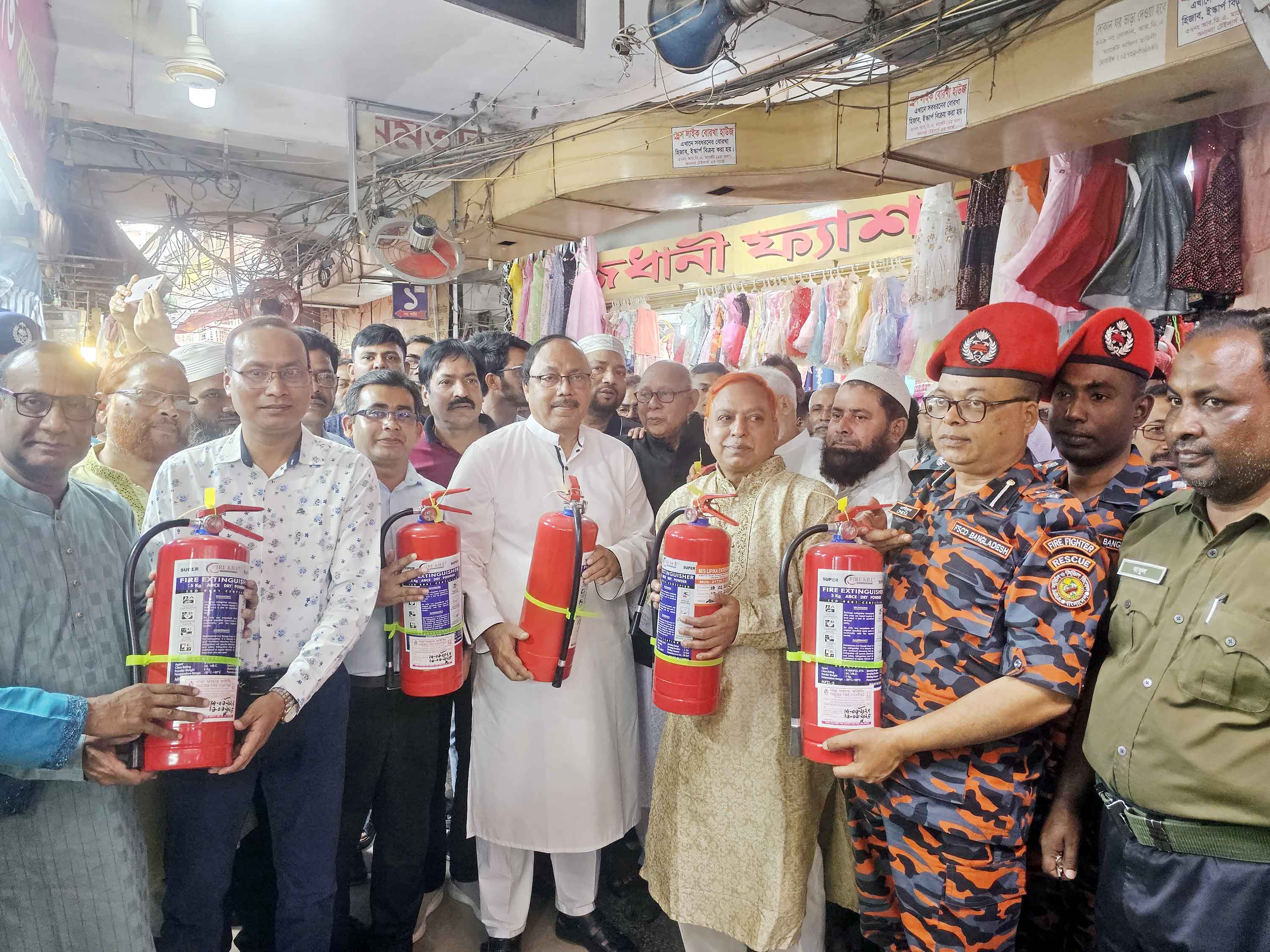 আরডিএ মার্কেটে ২৫০ অগ্নিনির্বাপক স্থাপন