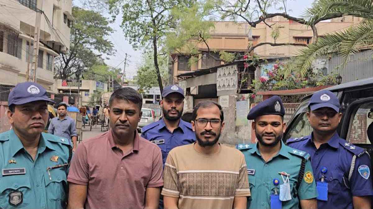 দ্বীন ইসলাম ও আম্মানকে কুমিল্লা পুলিশের কাছে হস্তান্তর 
