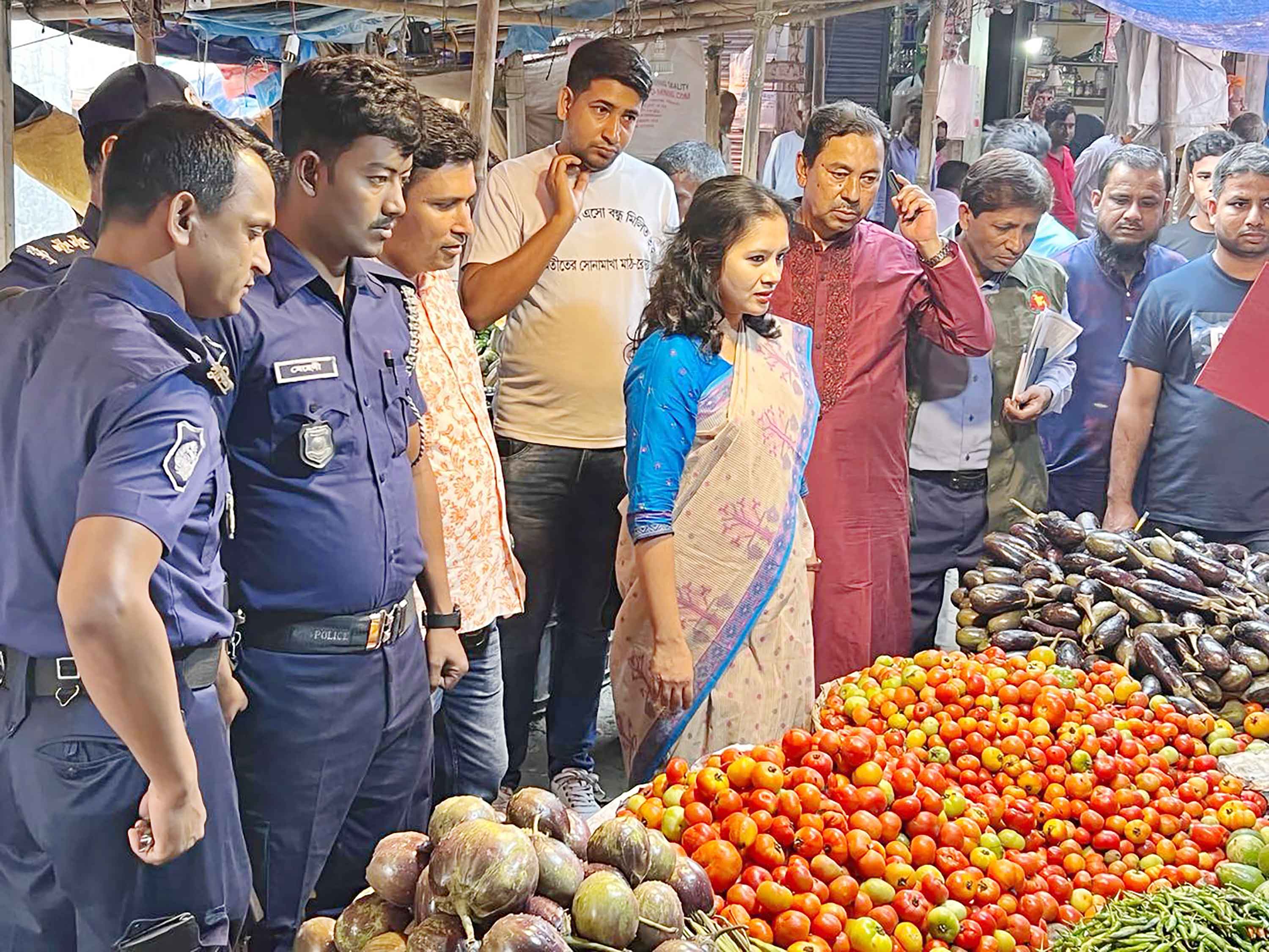তিন জেলায় অসাধু ব্যবসায়ীদের লক্ষাধিক টাকা জরিমানা