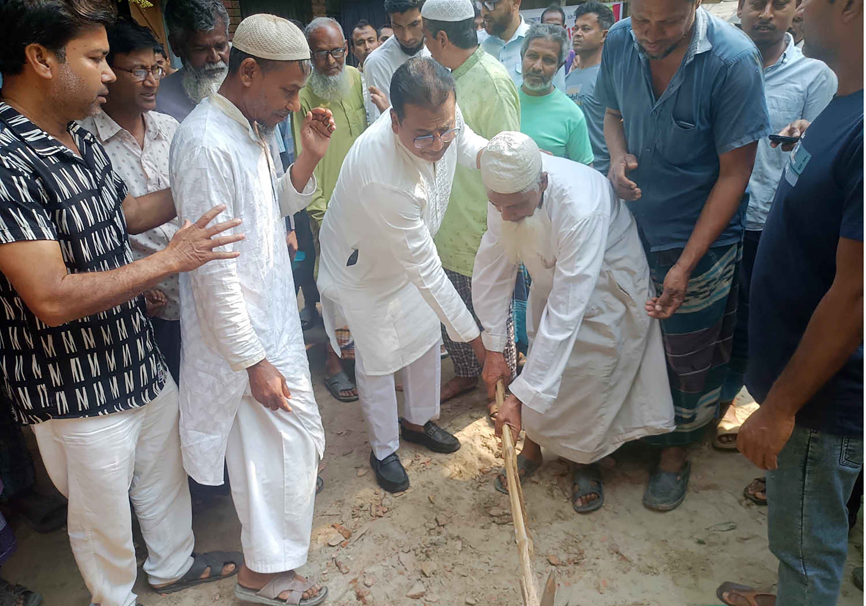 কালীগঞ্জে রাস্তার উদ্বোধন করলেন এমপি আনার
