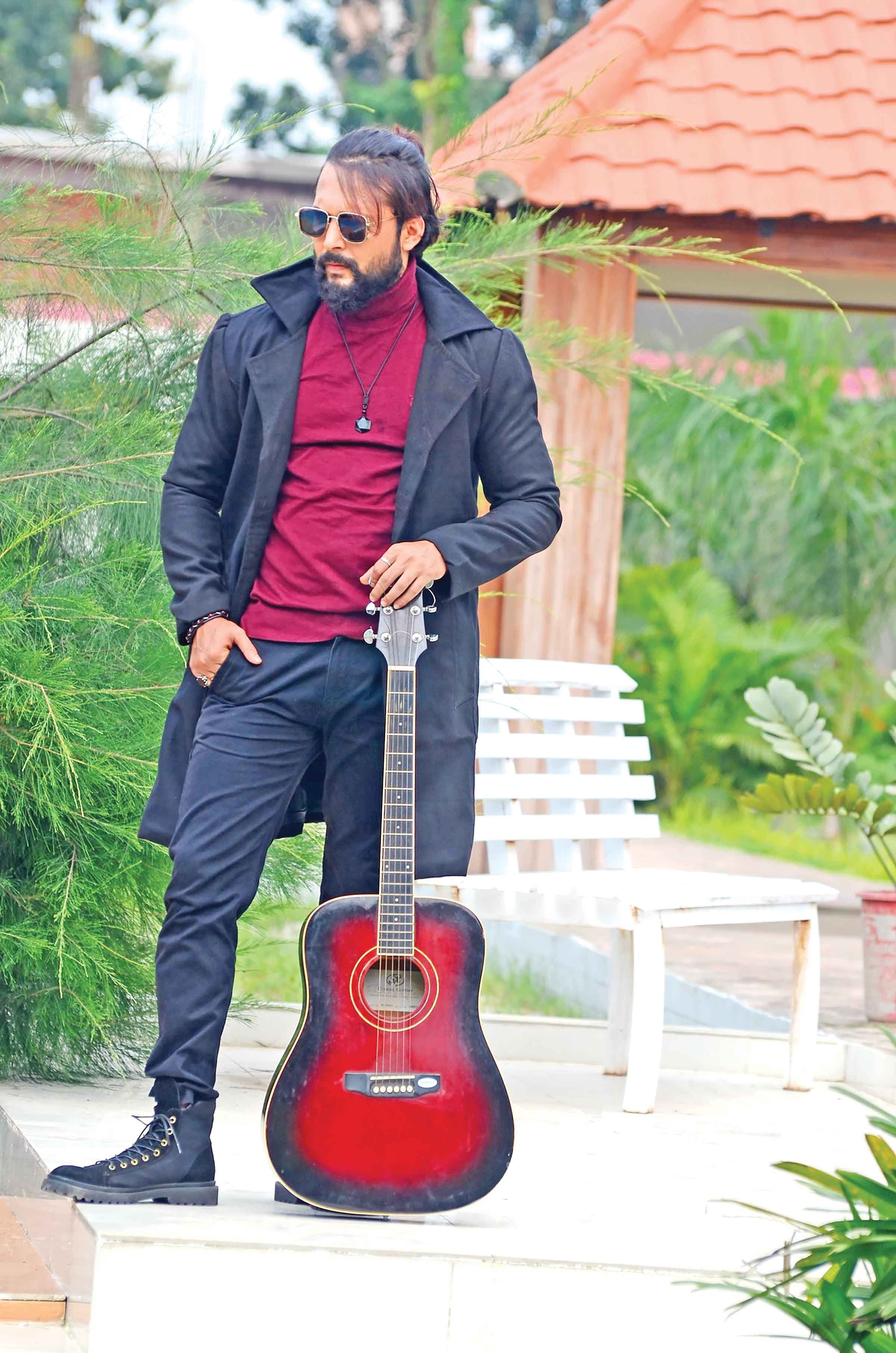 নতুন ঝলক আদর আজাদ