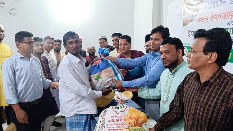 ফটিকছড়িতে যায়যায়দিন ফ্রেন্ডস ফোরামের ইফতার মাহফিল