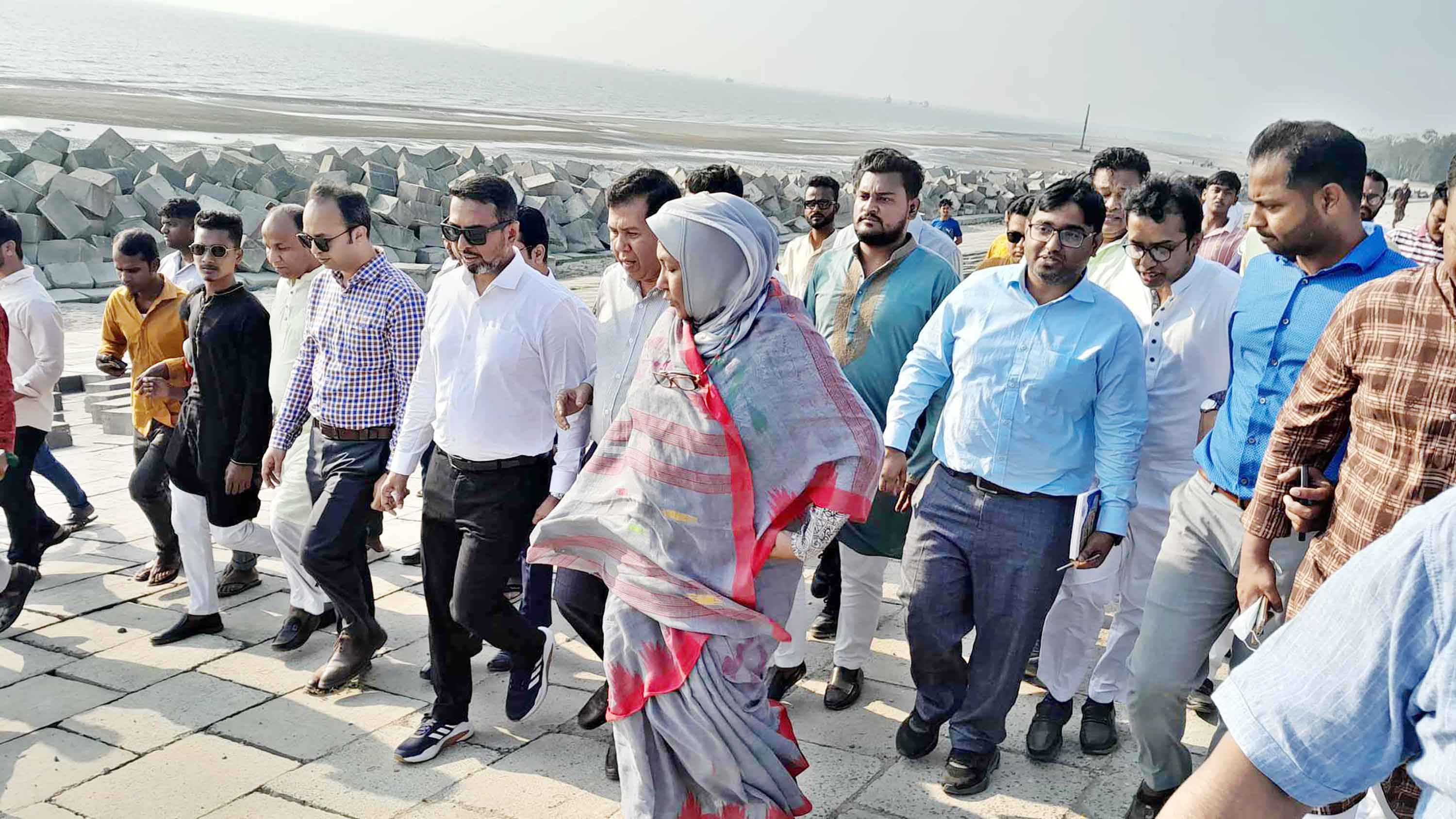 প্রতিহিংসা নয় জনকল্যাণ ও উন্নয়নে কাজ করতে হবে