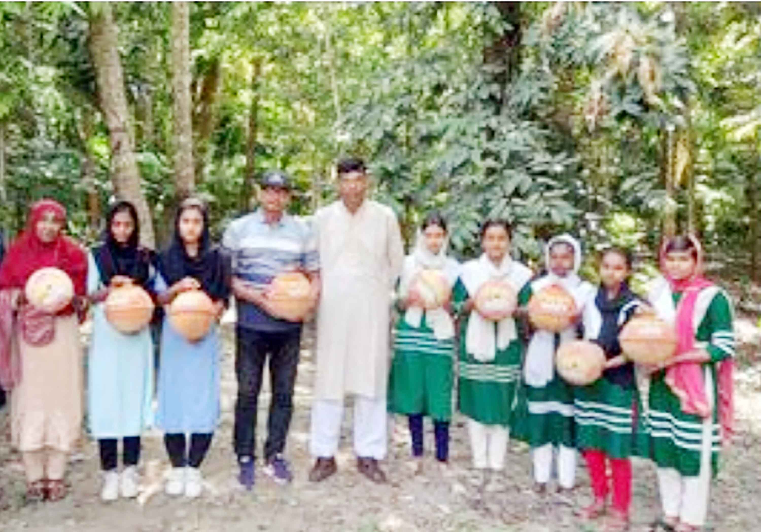 পাইকগাছায় পাখি সংরক্ষণে গাছে গাছে বাসা স্থাপন