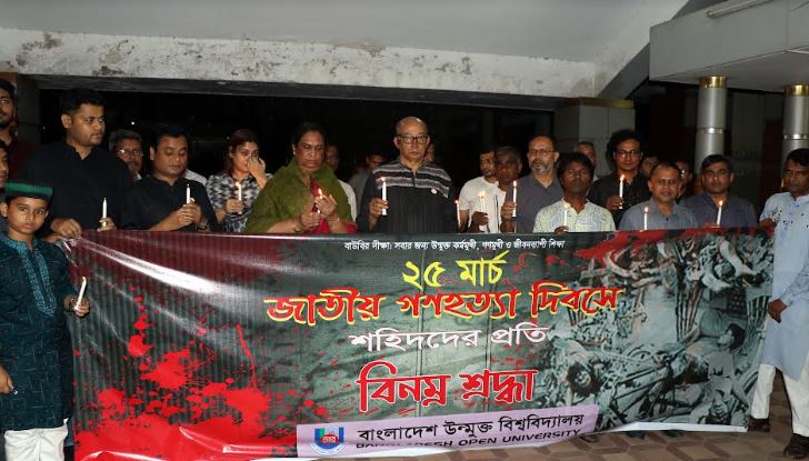 বাউবিতে গণহত্যা দিবসে শহিদদের শ্রদ্ধা জানিয়ে মোমবাতি প্রজ্বলন