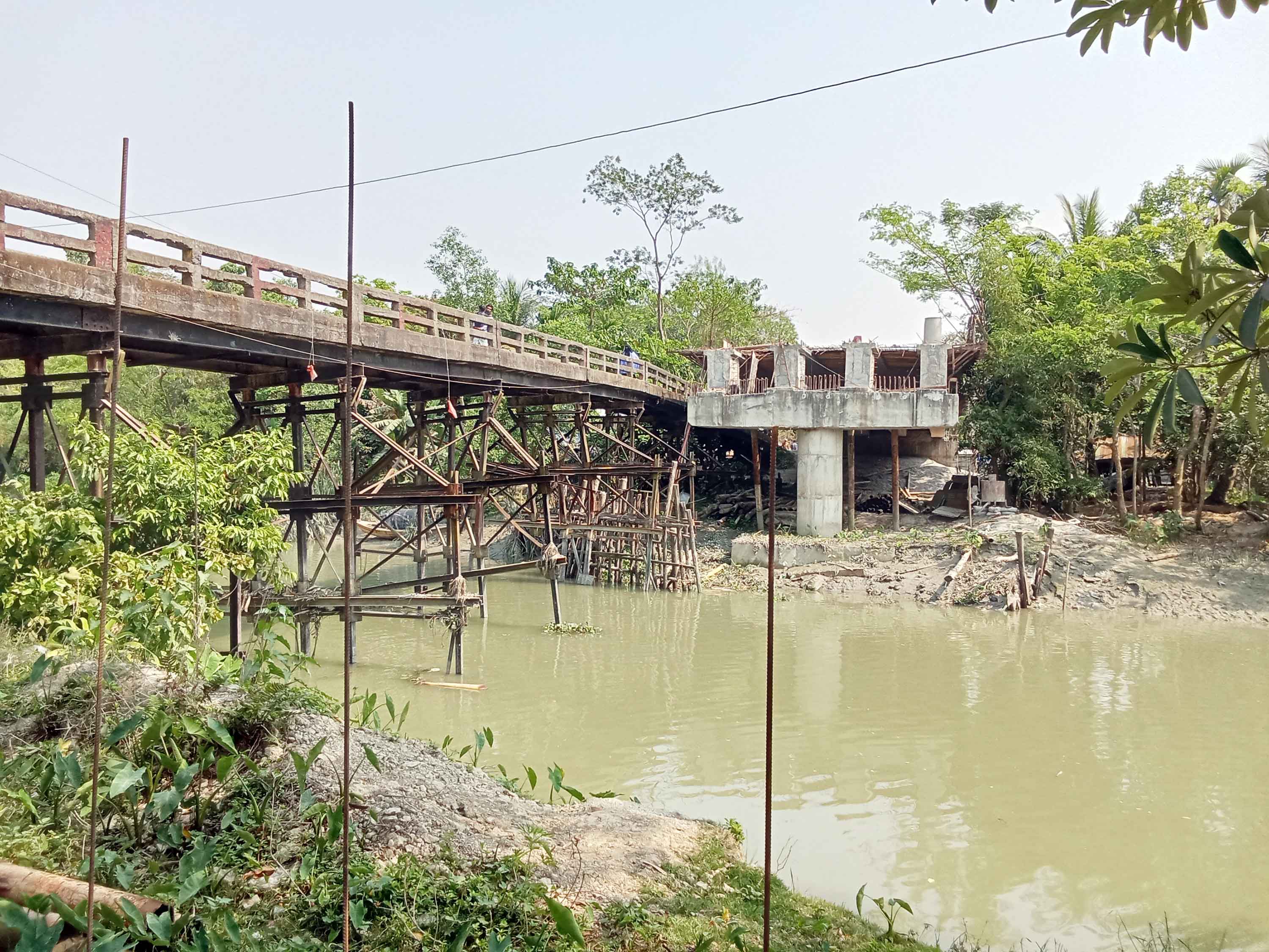 মির্জাগঞ্জে চার বছরে সেতুর ৪০ শতাংশ কাজ সম্পন্ন