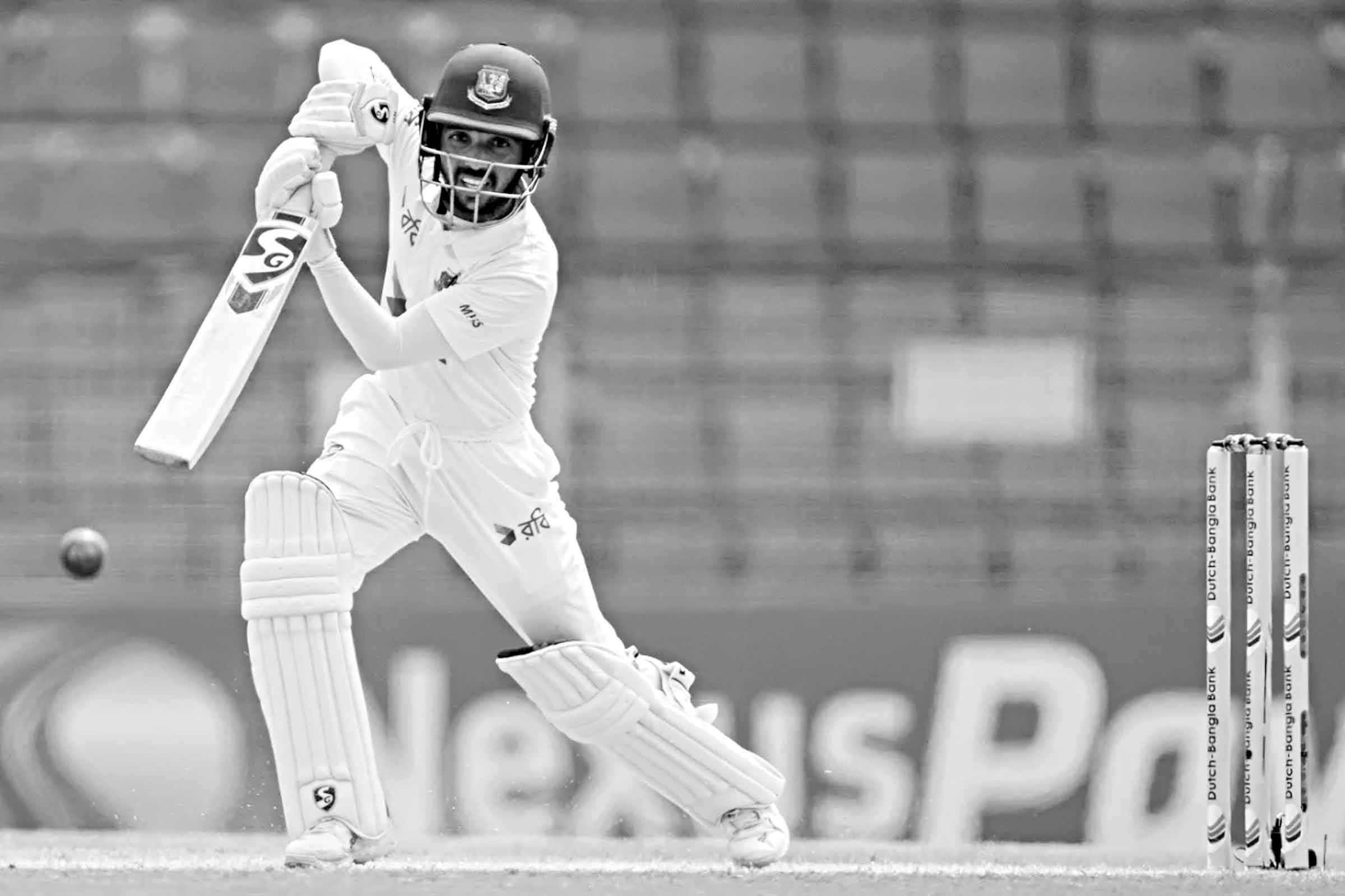 মুমিনুলের লড়াই সত্ত্বেও বড় হার বাংলাদেশের
