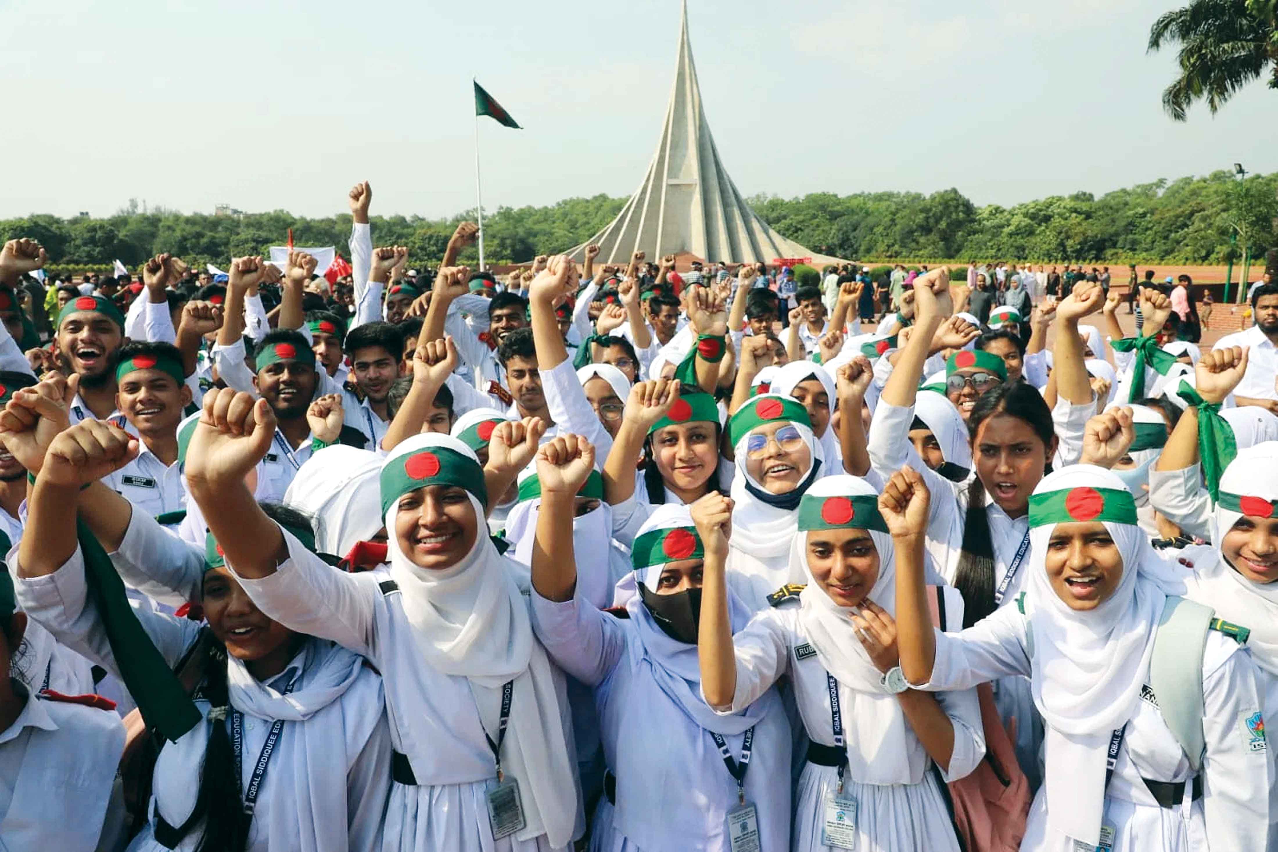 শ্রদ্ধা-ভালোবাসায় সিক্ত জাতির সূর্য সন্তানরা