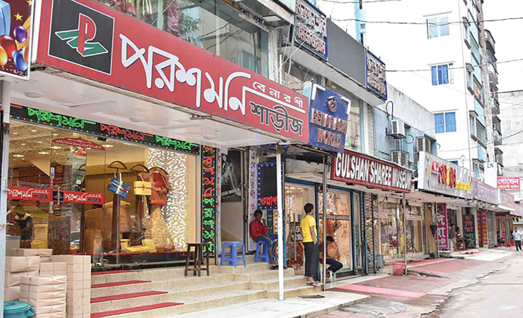 ক্রেতা সংকটে বেনারসি পলস্নী