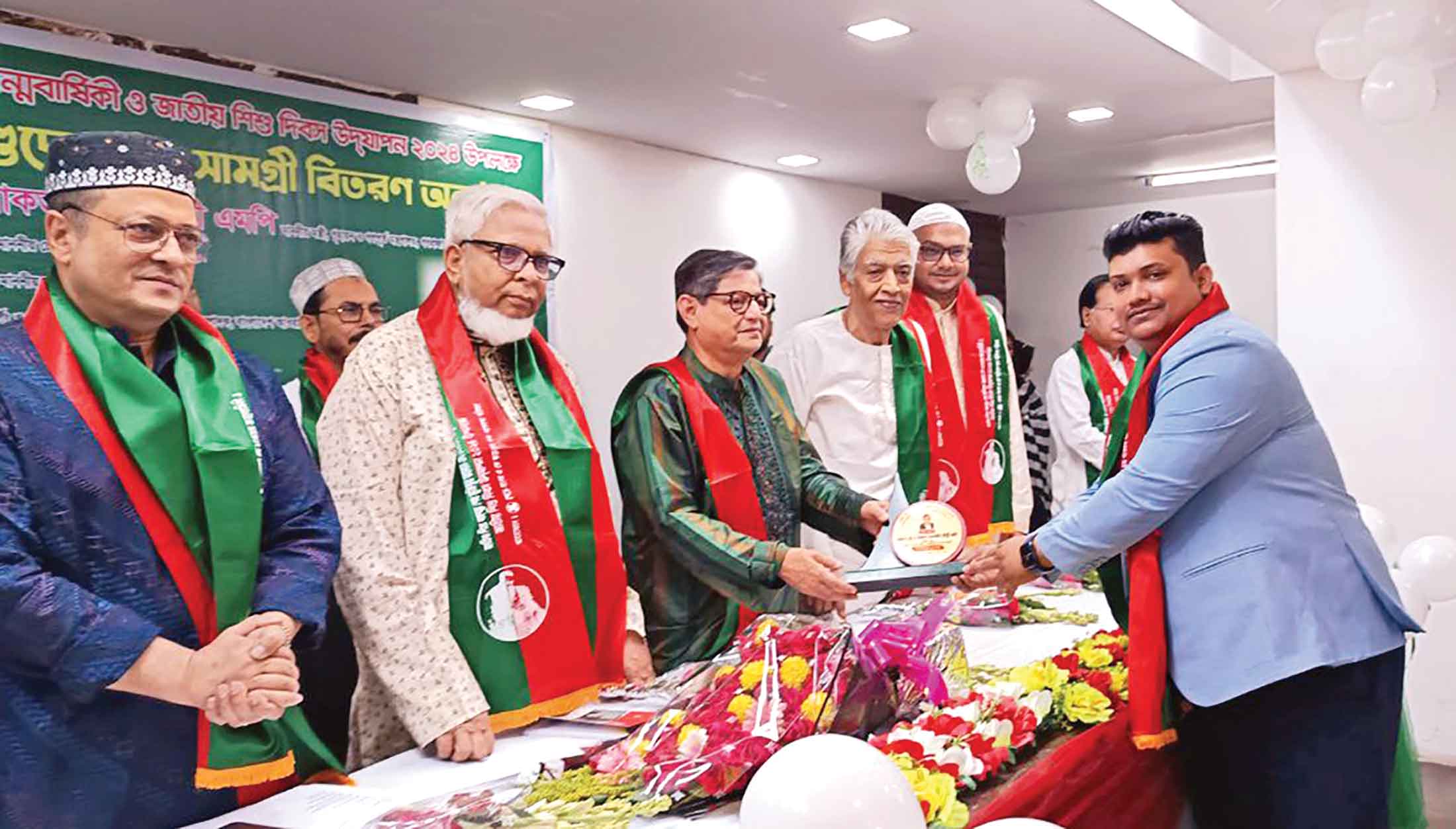 সম্মাননা পদক পেলেন স্বপ্ননিবাসের এমডি