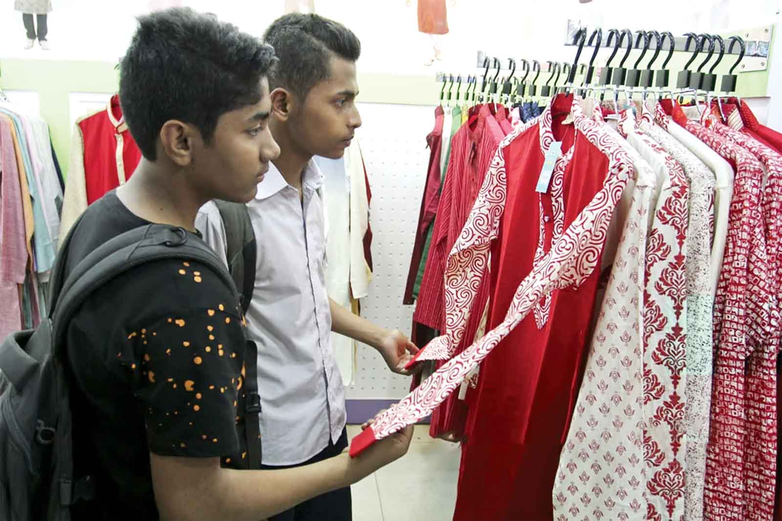 বৈশাখী বাণিজ্যে ঈদের ধাক্কা