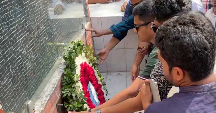 বুয়েটে বঙ্গবন্ধুর ম্যুরালে ছাত্রলীগের শ্রদ্ধা