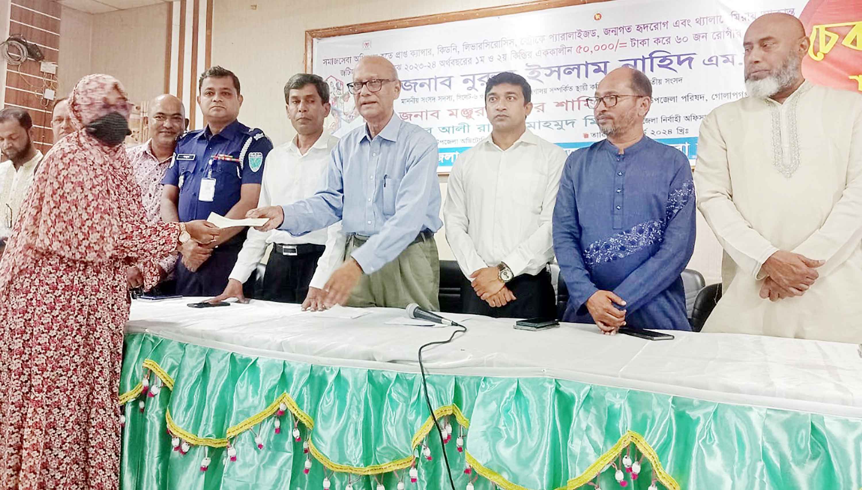 বর্তমান সরকার দেশের কল্যাণে নানা পদক্ষেপ গ্রহণ করছে