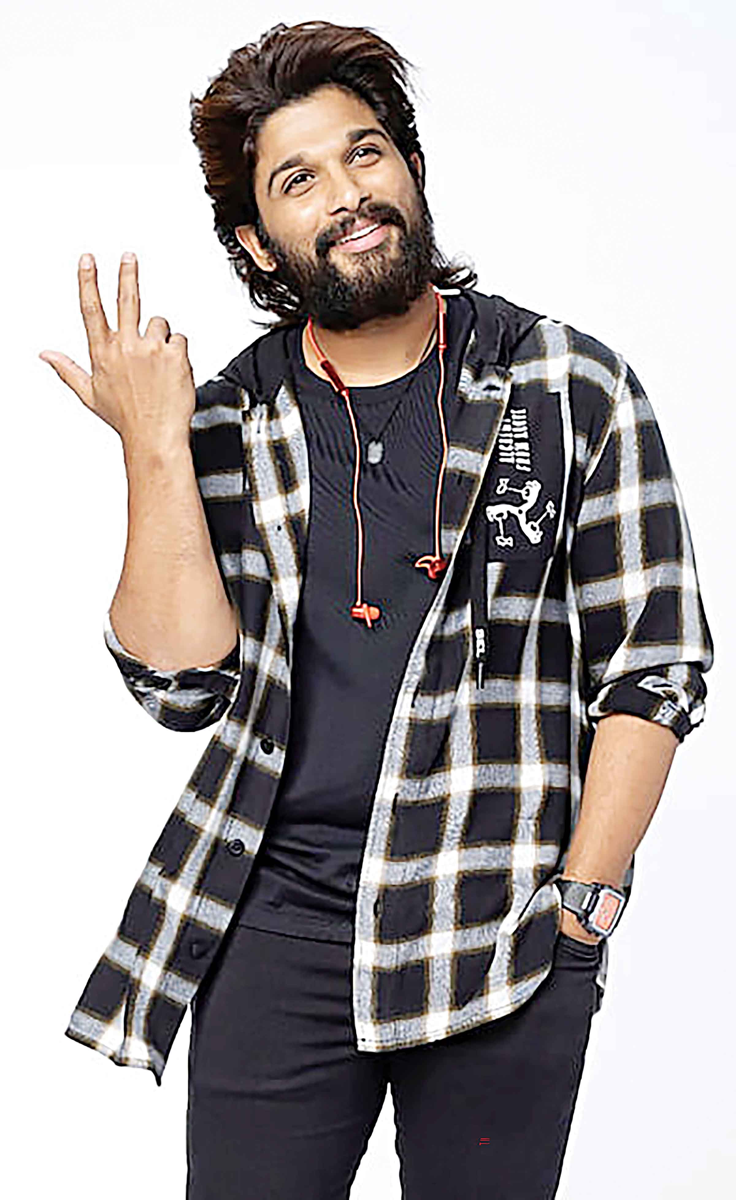 নিজের মোমের মূর্তি উন্মোচন করলেন আলস্নু