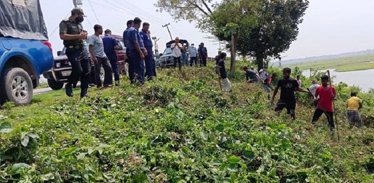 ডাকাতিরোধে রাস্তার দু’পাশের ঝোপ-ঝাড় পরিস্কার