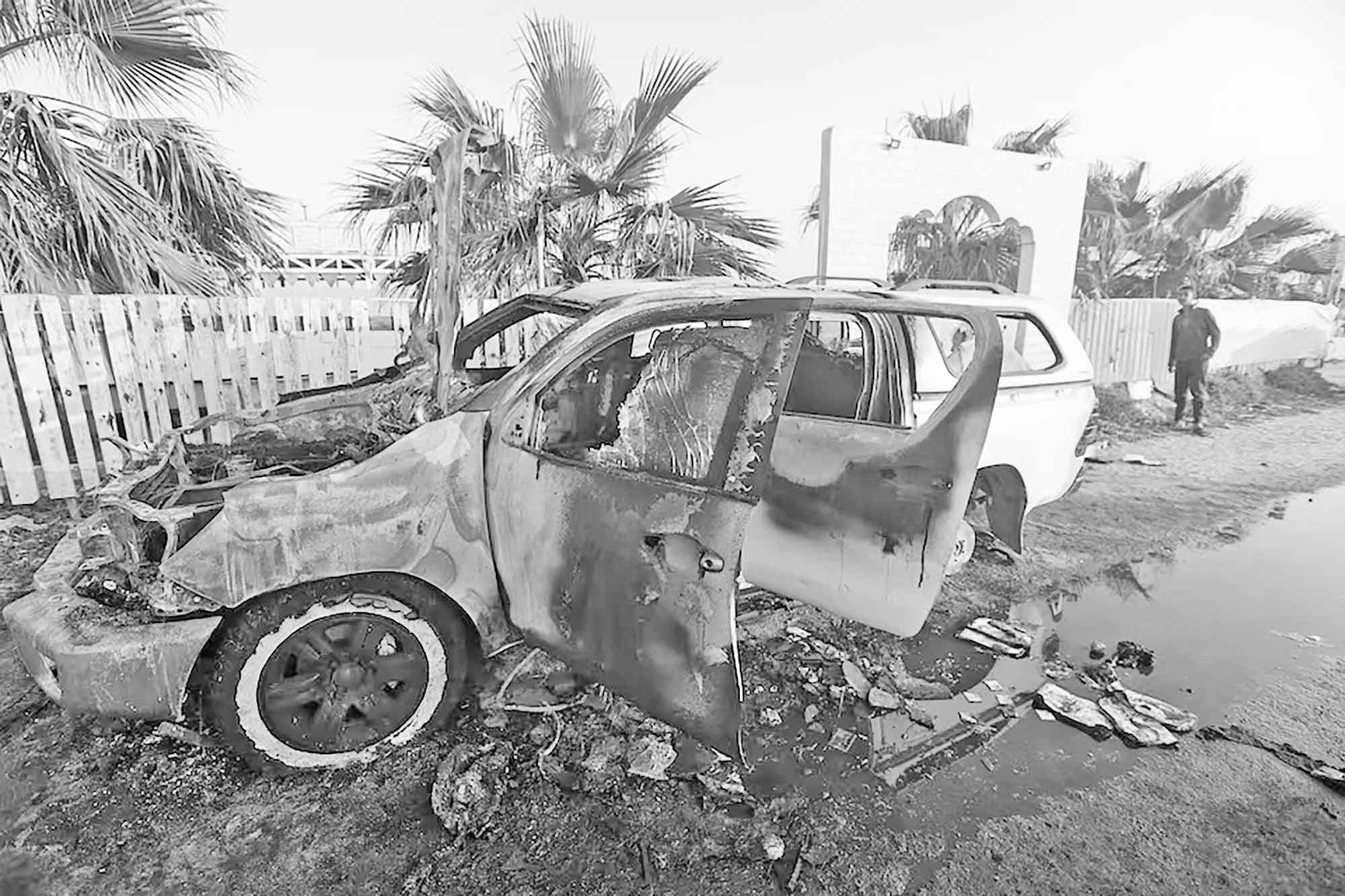 ইসরাইলি হামলায় ৫ ত্রাণকর্মী নিহত