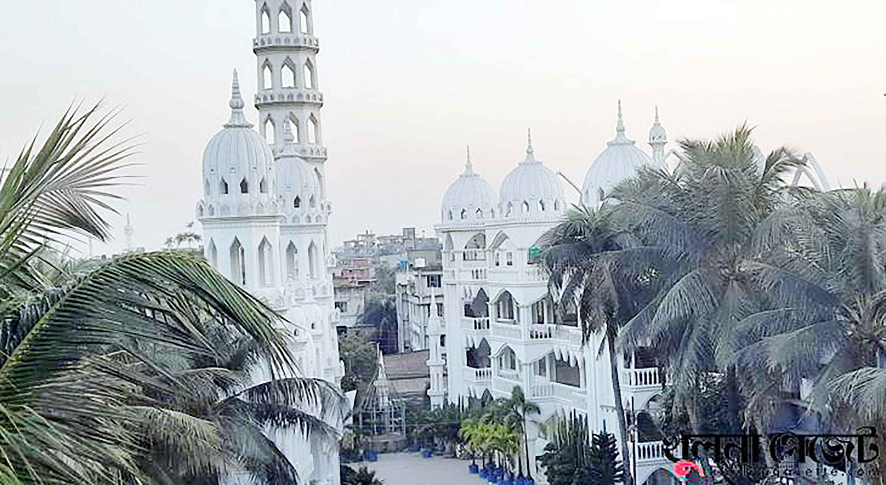 সুউচ্চ মিনার আর সৌন্দর্যে নজর কাড়ছে খুলনার 'দারুল উলুম মসজিদ মাদ্রাসা'
