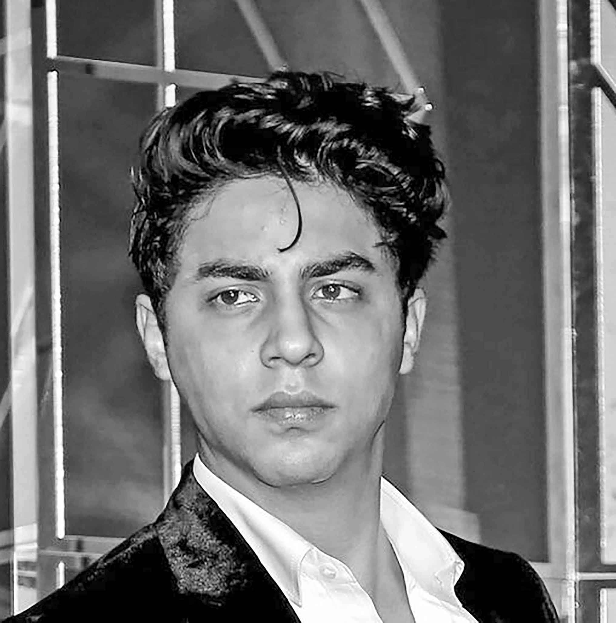 ব্রাজিলিয়ান মডেলের প্রেমে হাবুডুবু খাচ্ছেন শাহরুখপুত্র