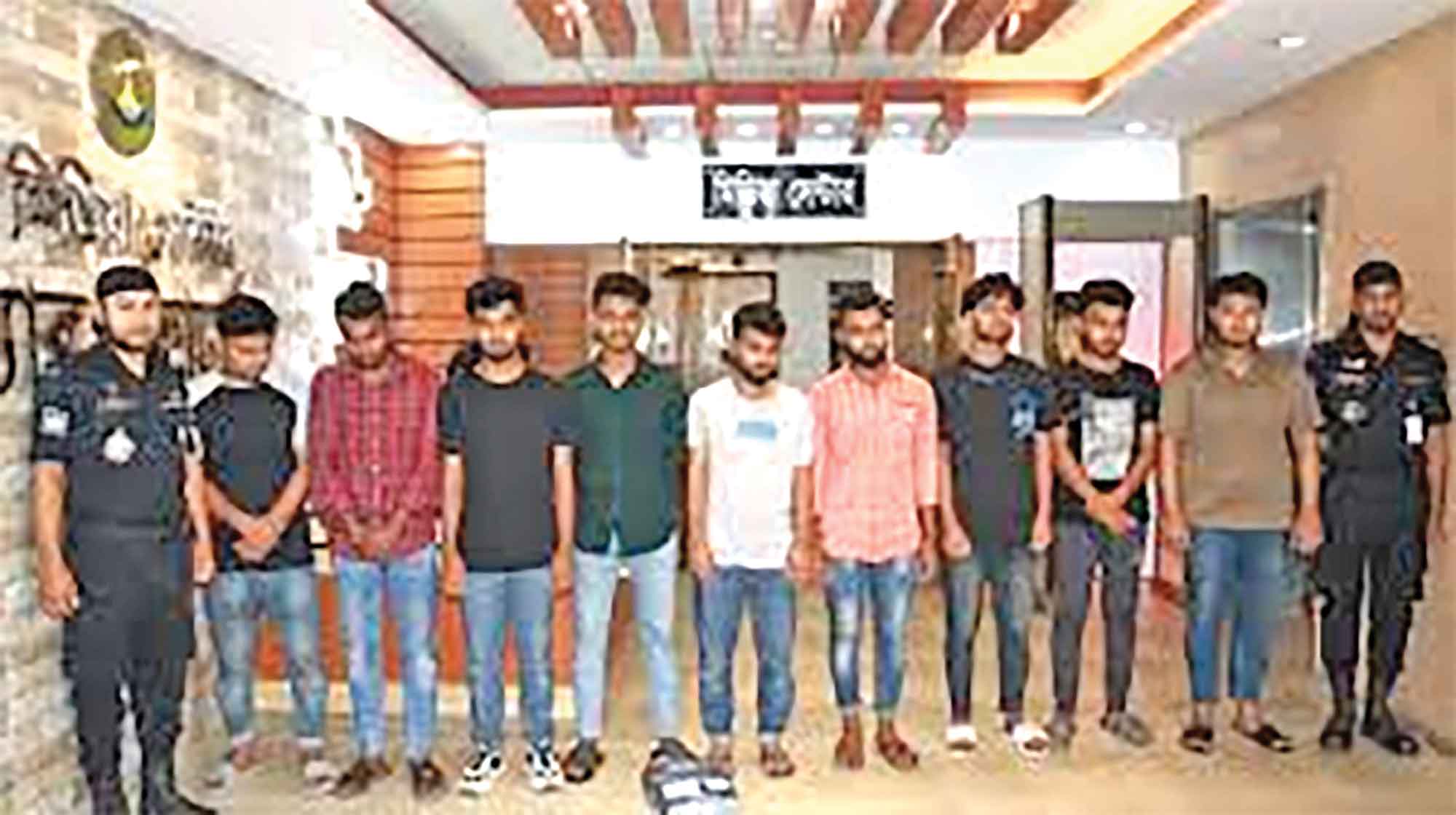মুনাফার প্রলোভন দেখিয়ে বৃত্তি-ভাতার টাকা আত্মসাৎ