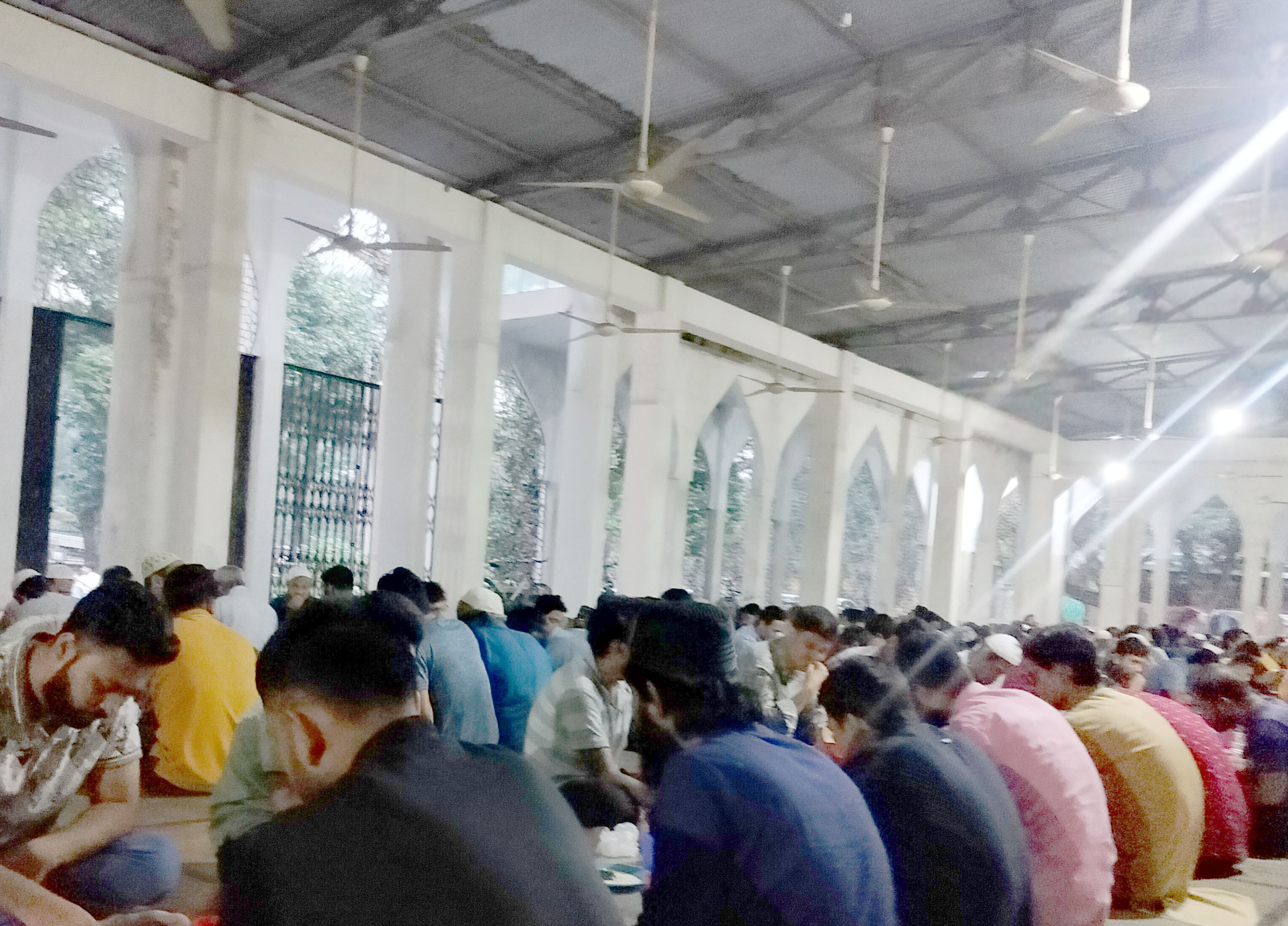 ঢাবির কেন্দ্রীয় মসজিদে গণ ইফতার