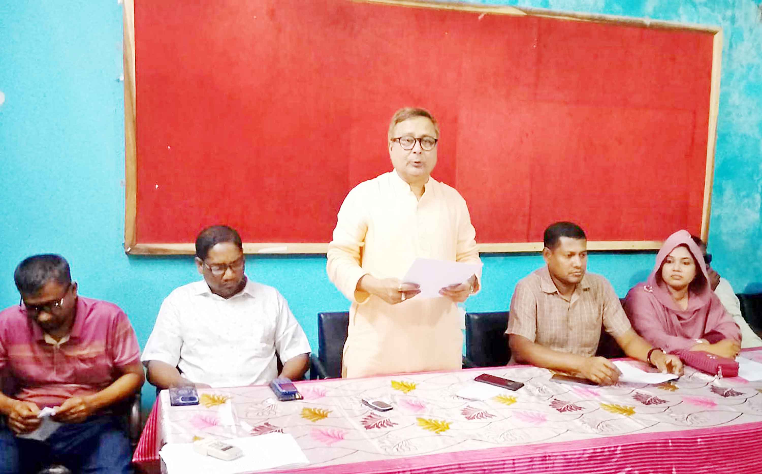 ব্যানার ছেঁড়ার প্রতিবাদে কেশবপুর পৌর মেয়রের সংবাদ সম্মেলন