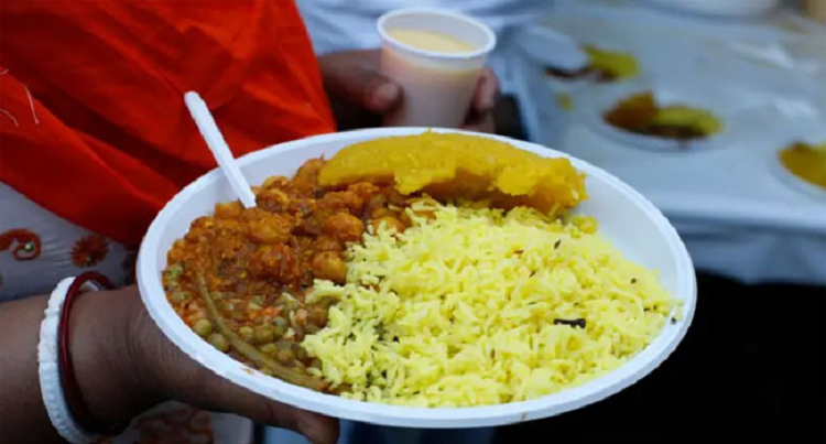 খাবার-দাবার নিয়ে যে বিতর্ক তুঙ্গে