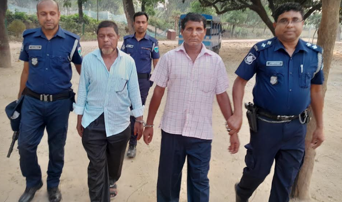 নাচোলে ভুয়া ডিজিএফআই এর সিভিল ডাইরেক্টর আটক 