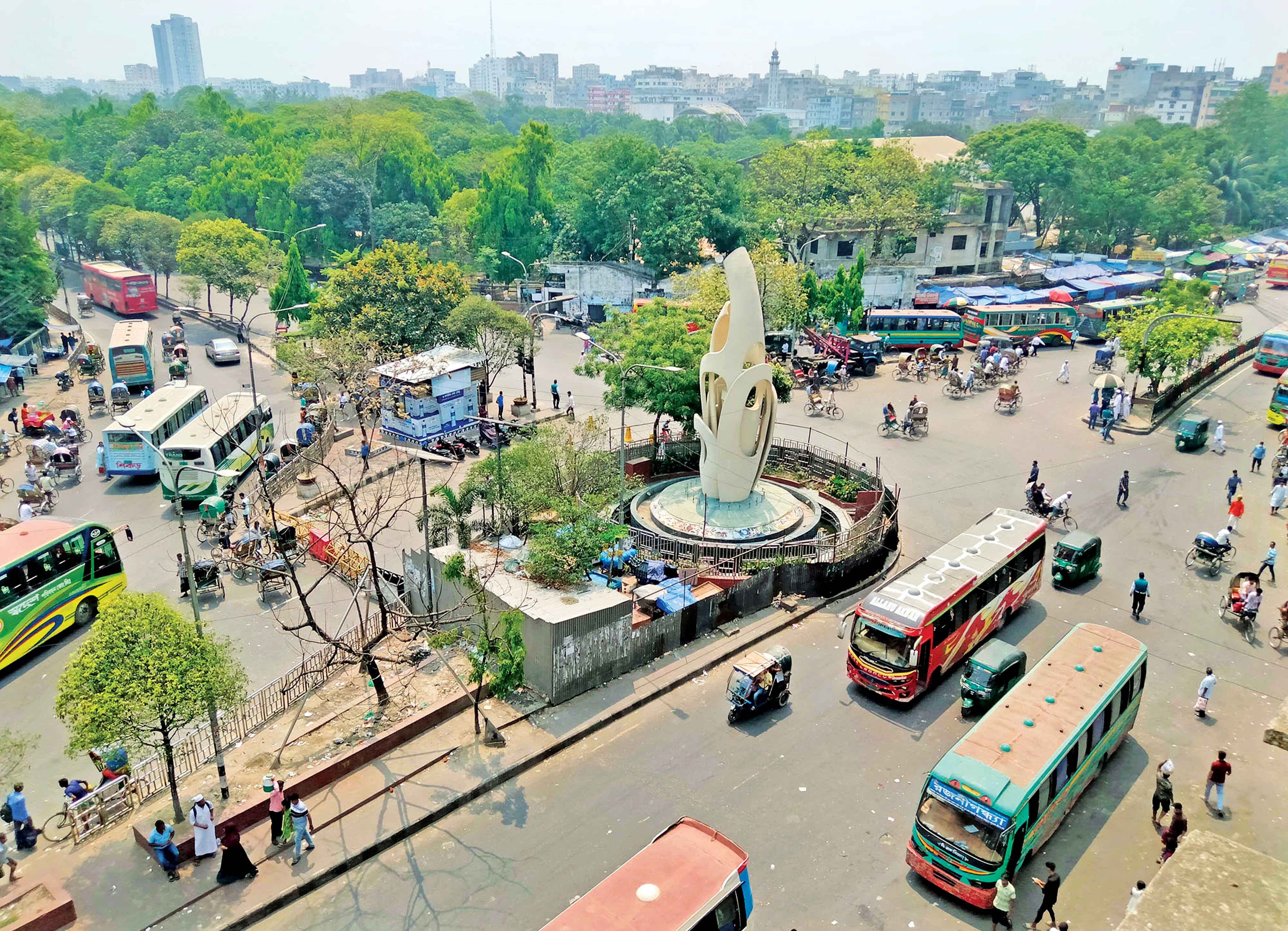 স্বরূপে ফেরেনি রাজধানী এখনো ছুটির আমেজ